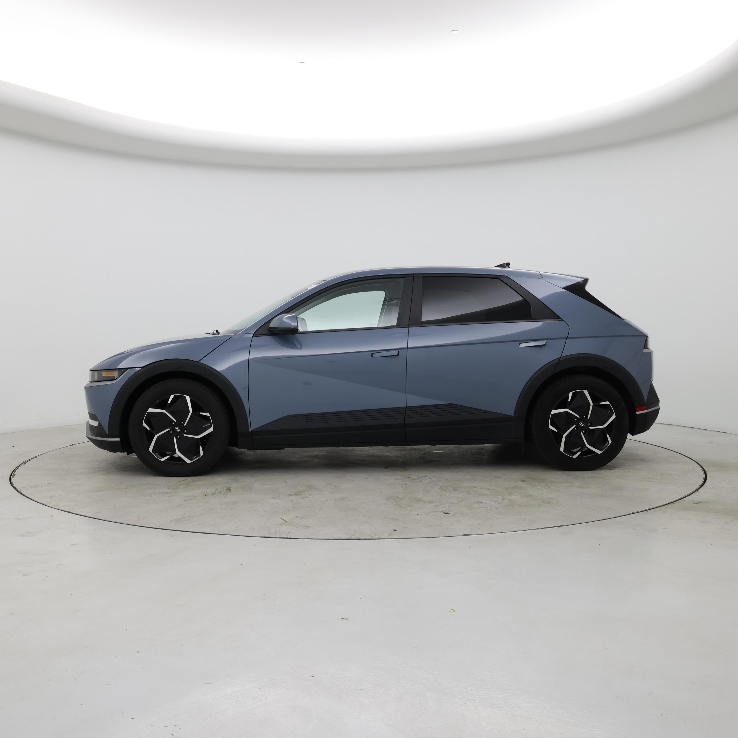Thumbnail: 2022 Hyundai Ioniq 5 - 3