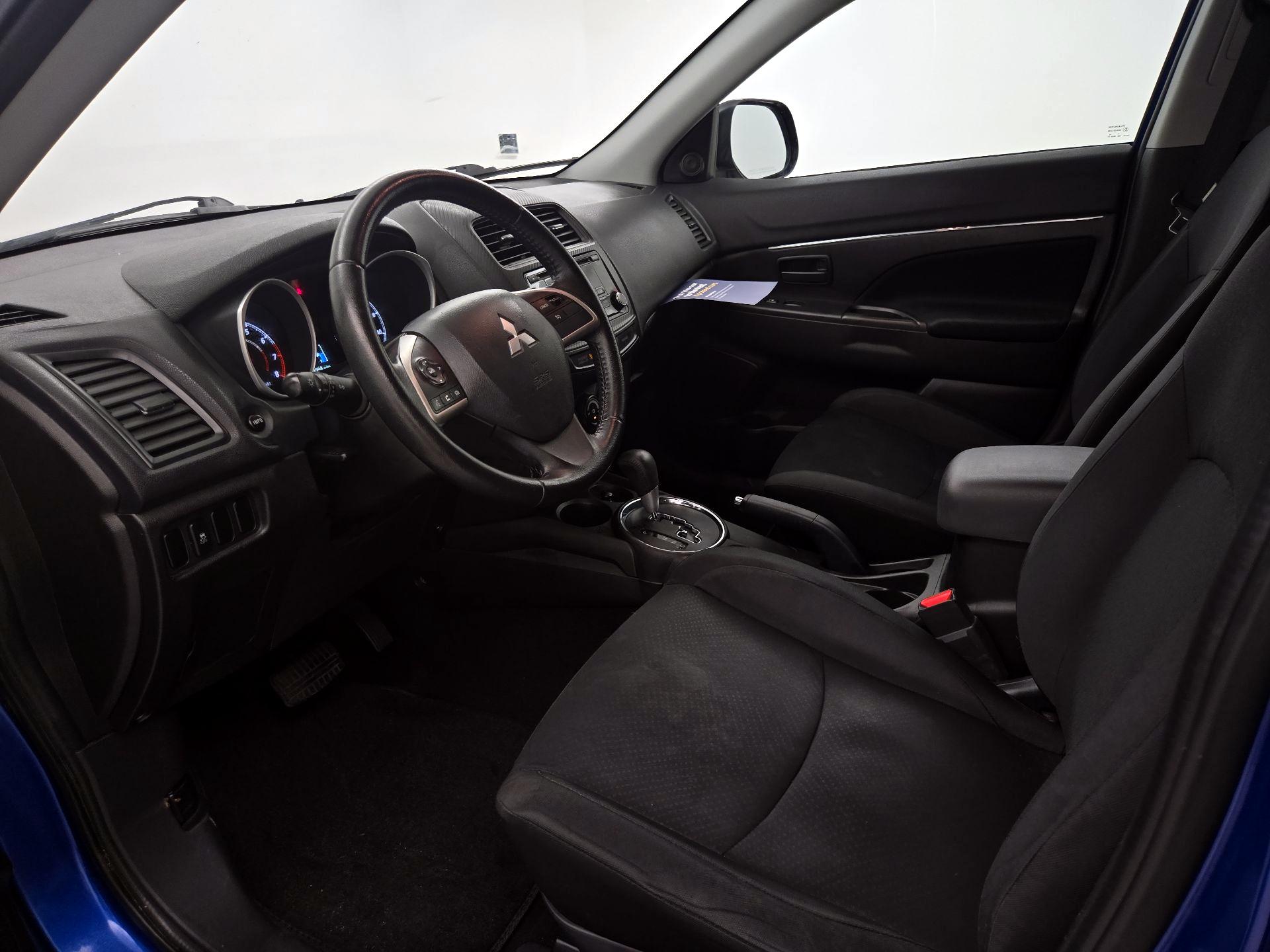 Thumbnail: 2015 Mitsubishi Outlander Sport - 11