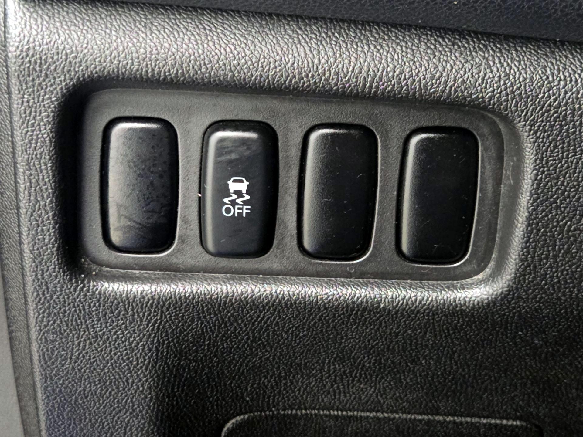 Thumbnail: 2015 Mitsubishi Outlander Sport - 13
