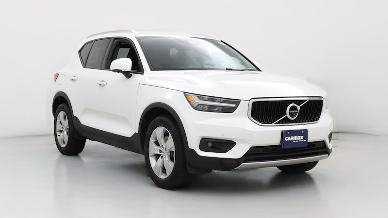 2022 Volvo XC40 T4 Momentum Hero Image
