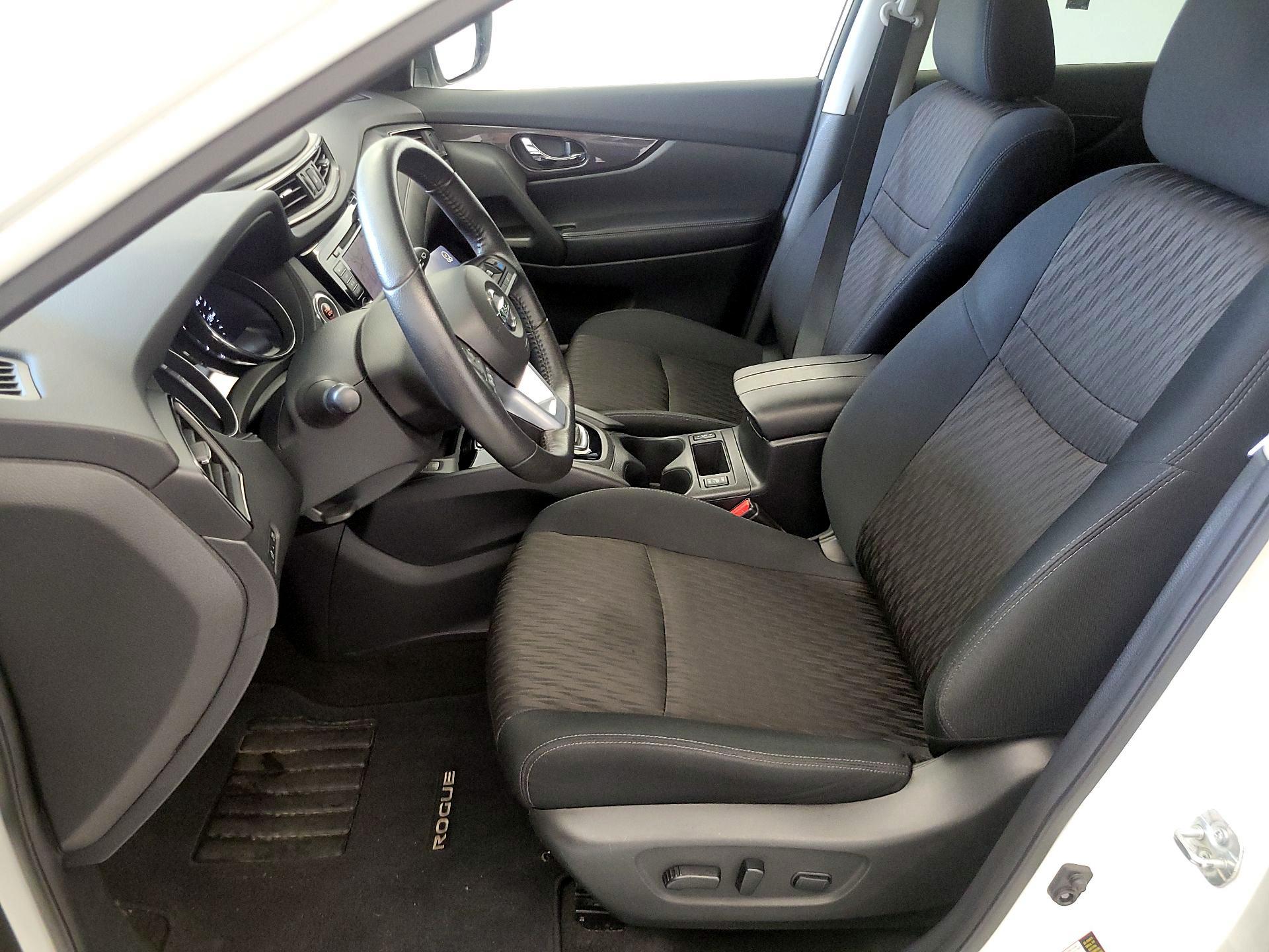 Thumbnail: 2019 Nissan Rogue - 11