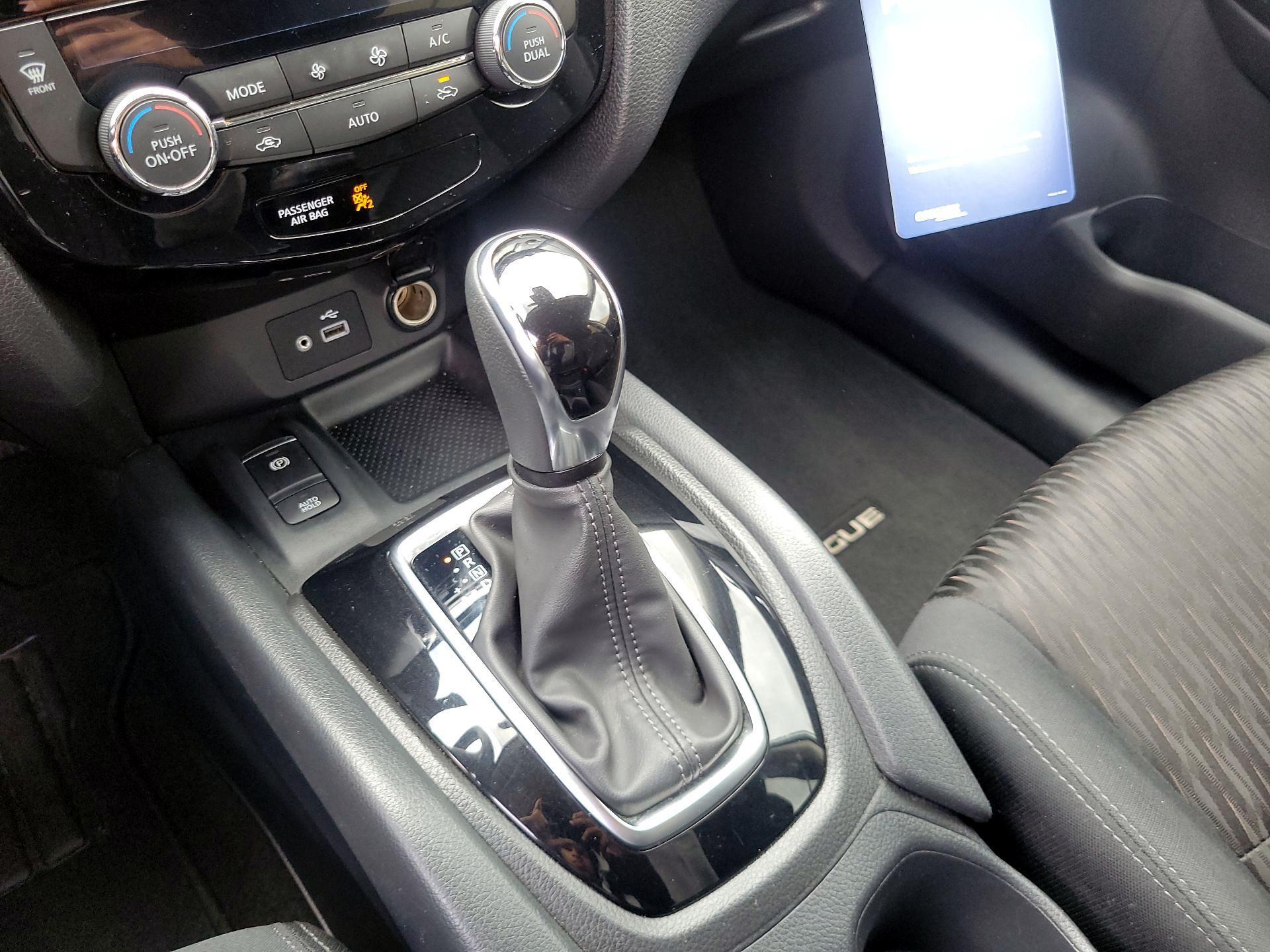 Thumbnail: 2019 Nissan Rogue - 18
