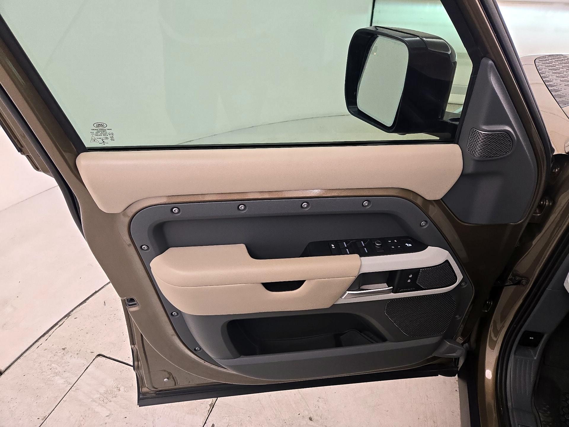 Thumbnail: 2021 Land Rover Defender - 12