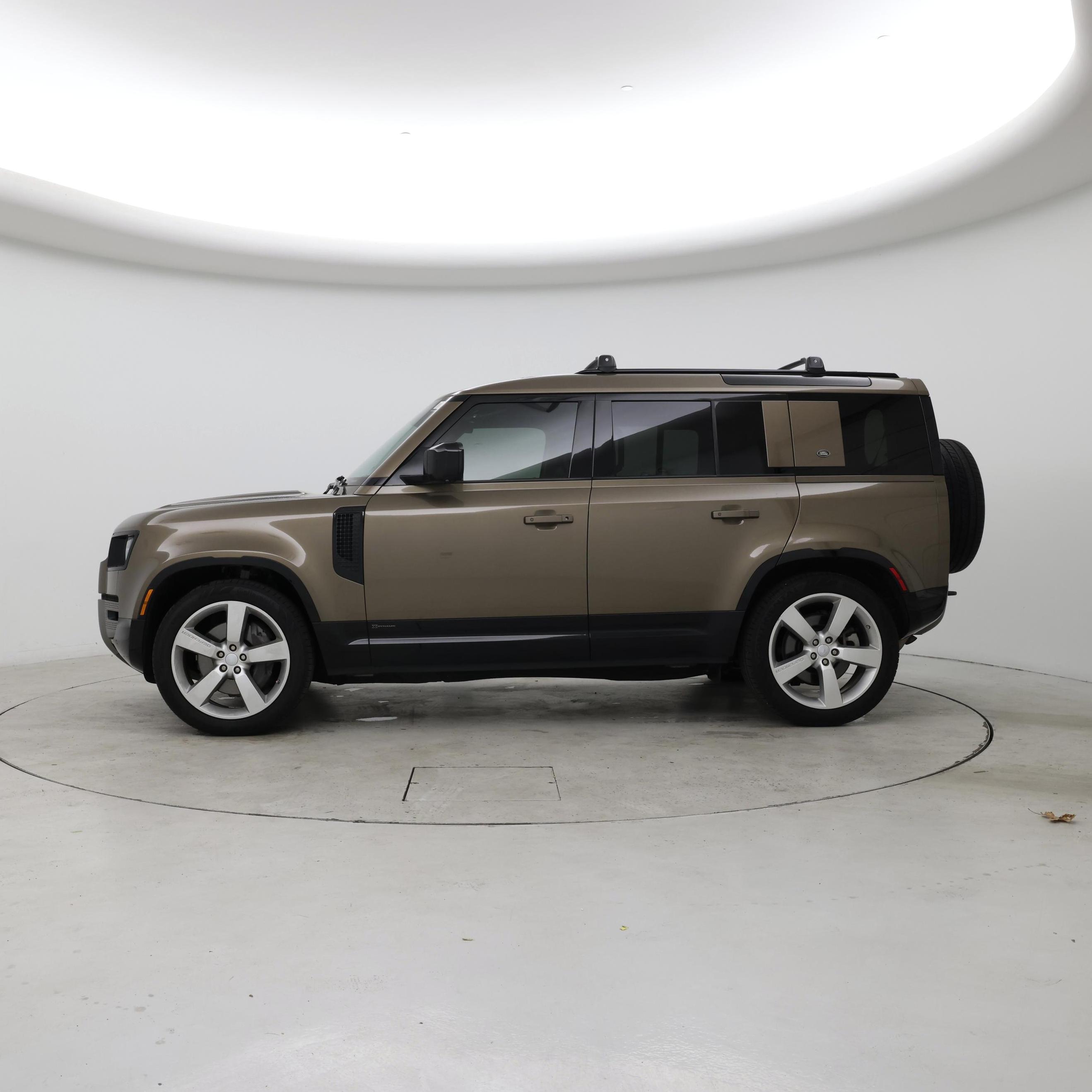 Thumbnail: 2021 Land Rover Defender - 3