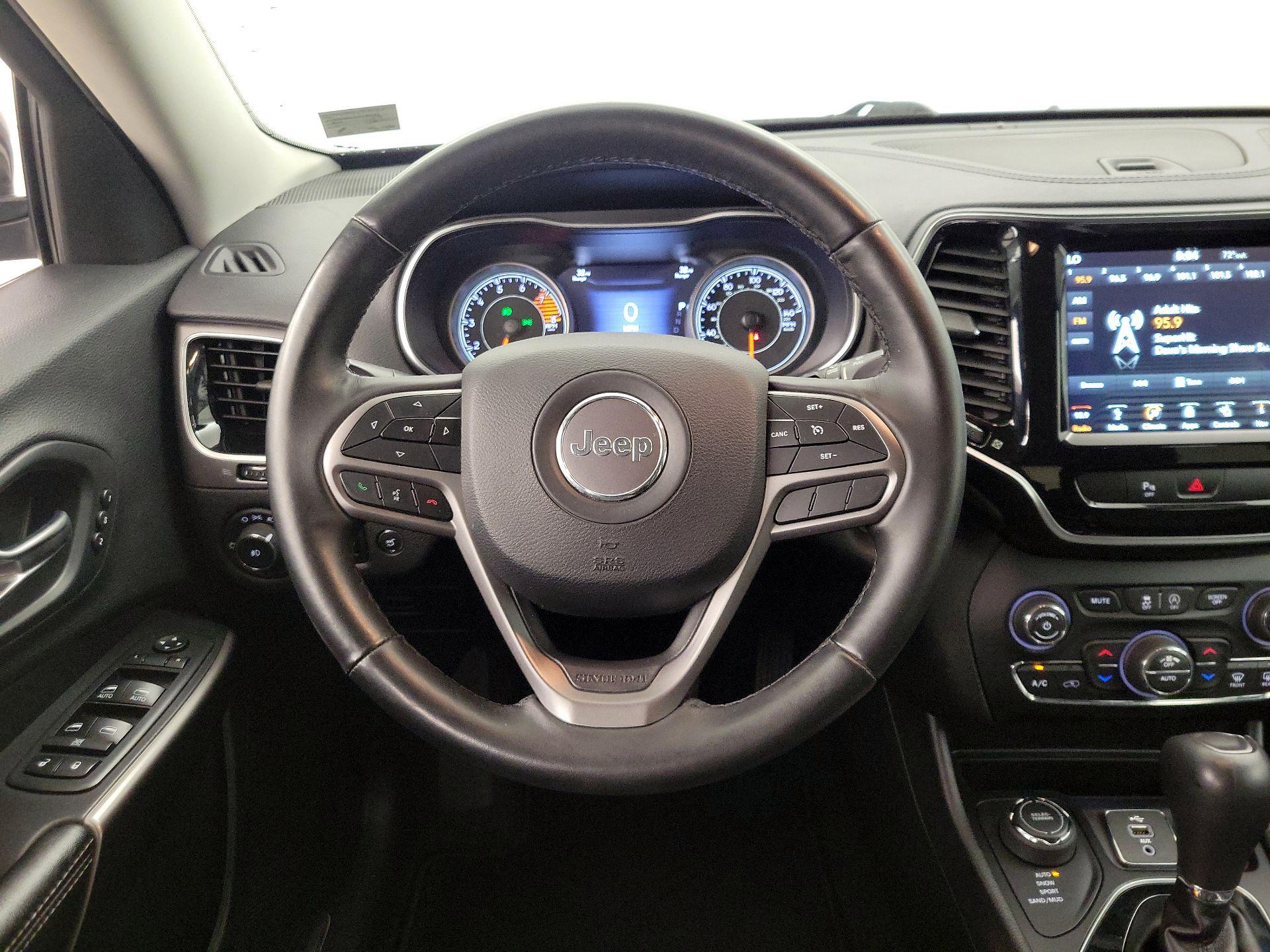 Thumbnail: 2019 Jeep Cherokee - 10