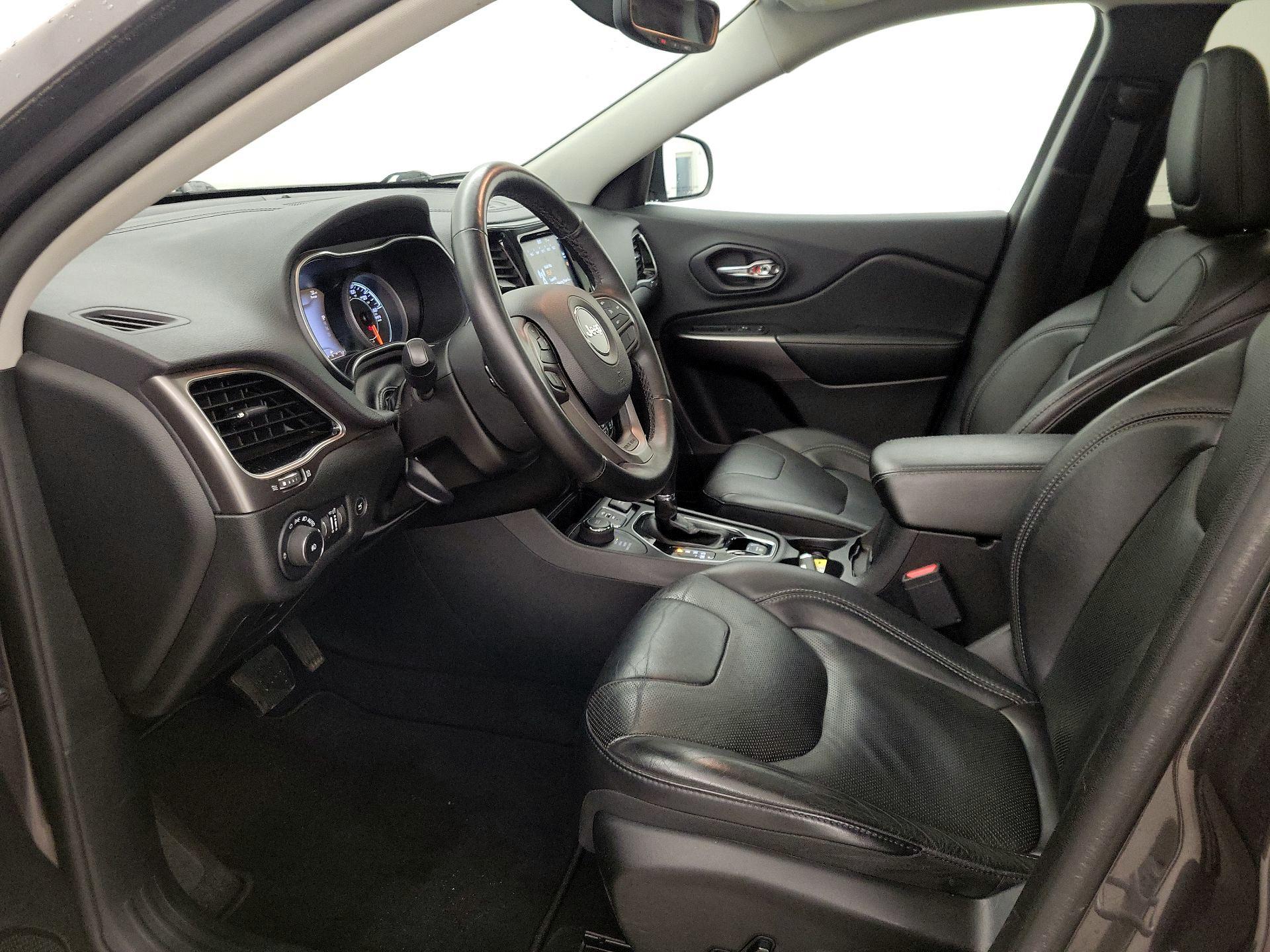 Thumbnail: 2019 Jeep Cherokee - 11