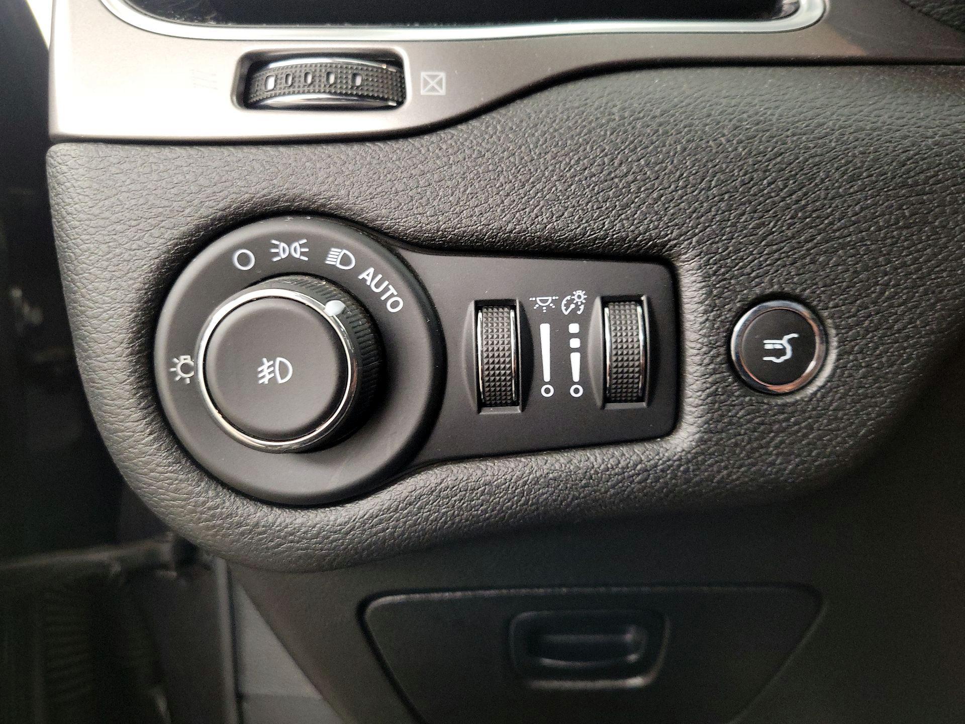 Thumbnail: 2019 Jeep Cherokee - 13