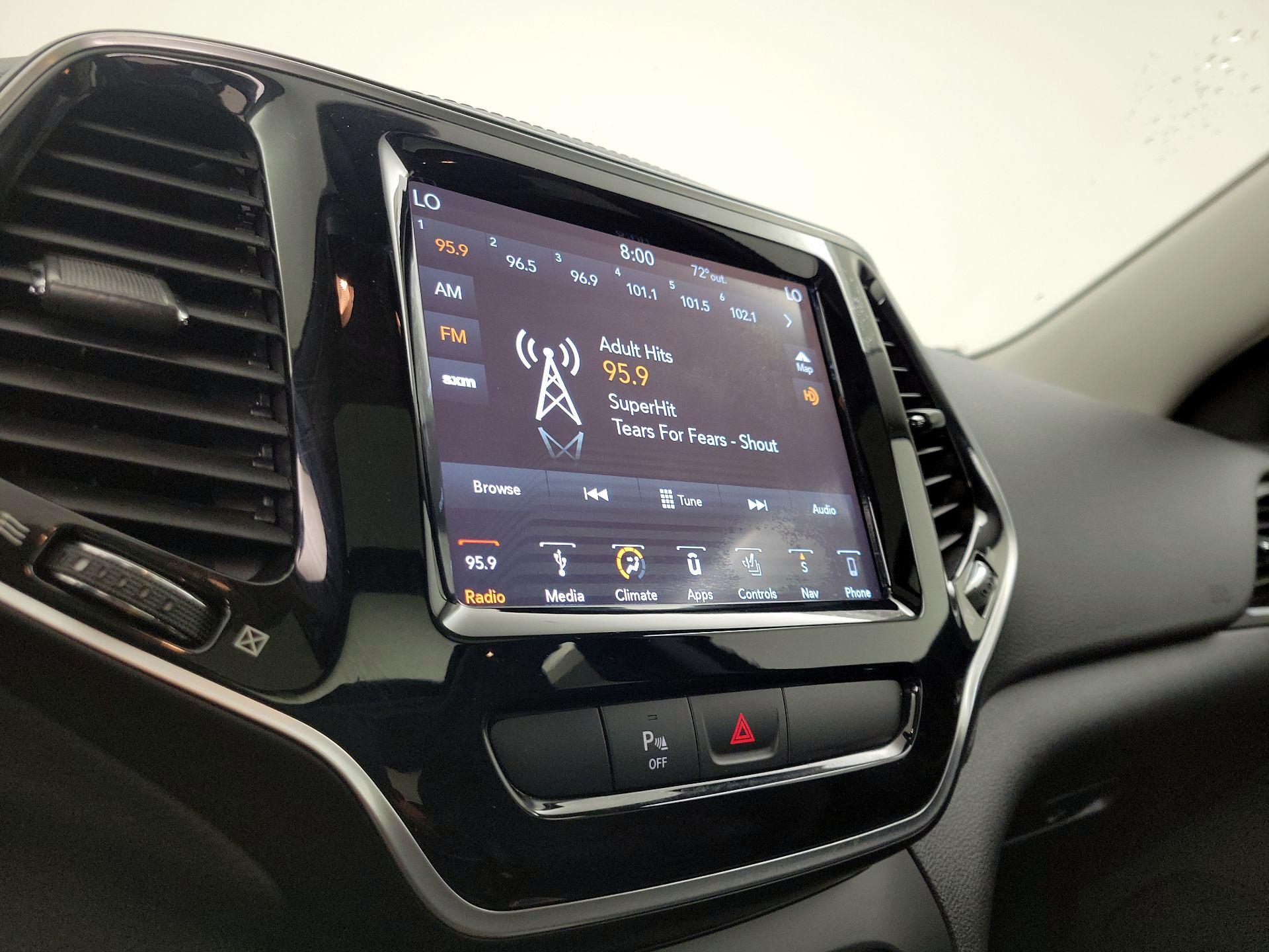 Thumbnail: 2019 Jeep Cherokee - 16