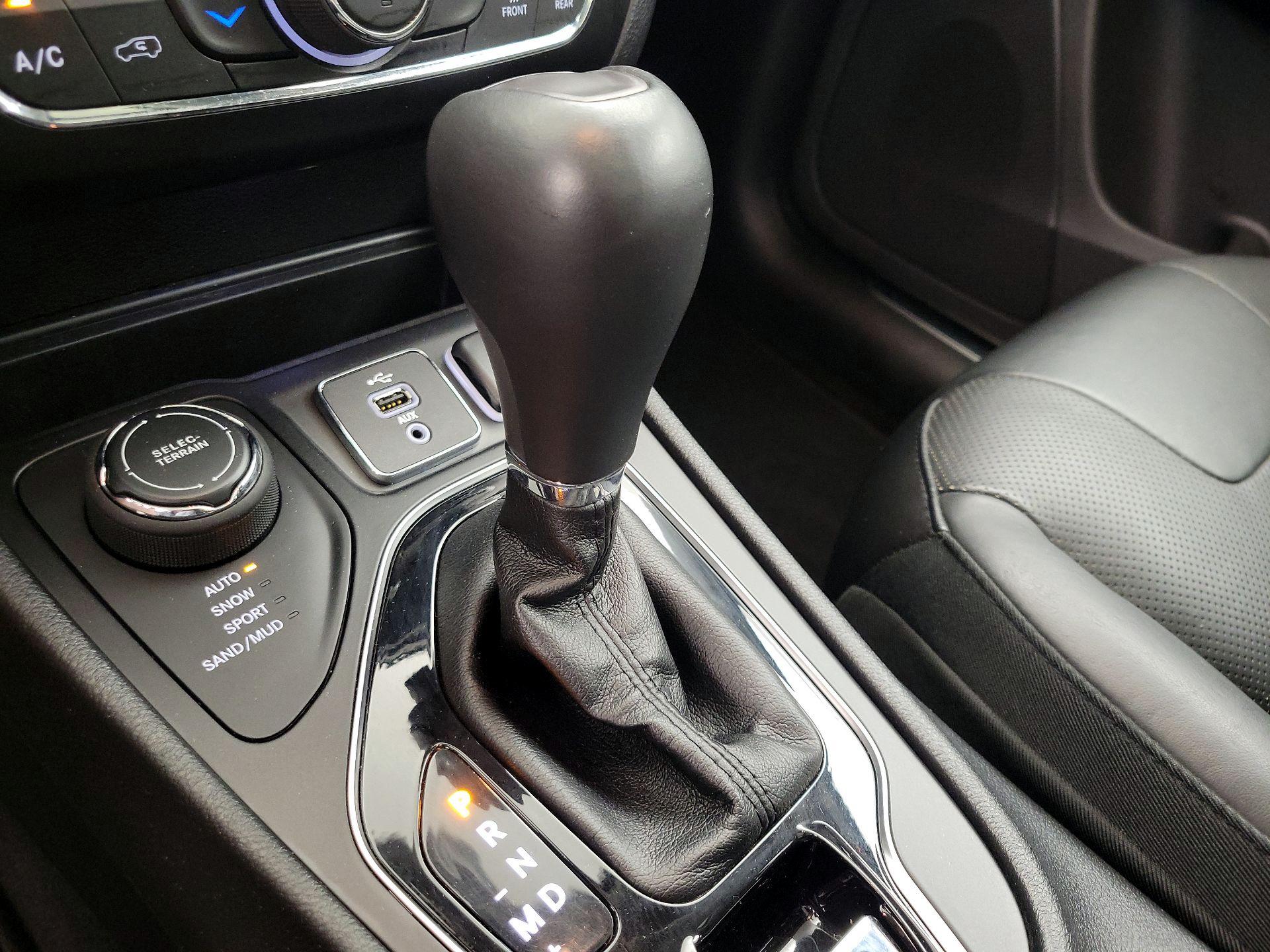 Thumbnail: 2019 Jeep Cherokee - 18
