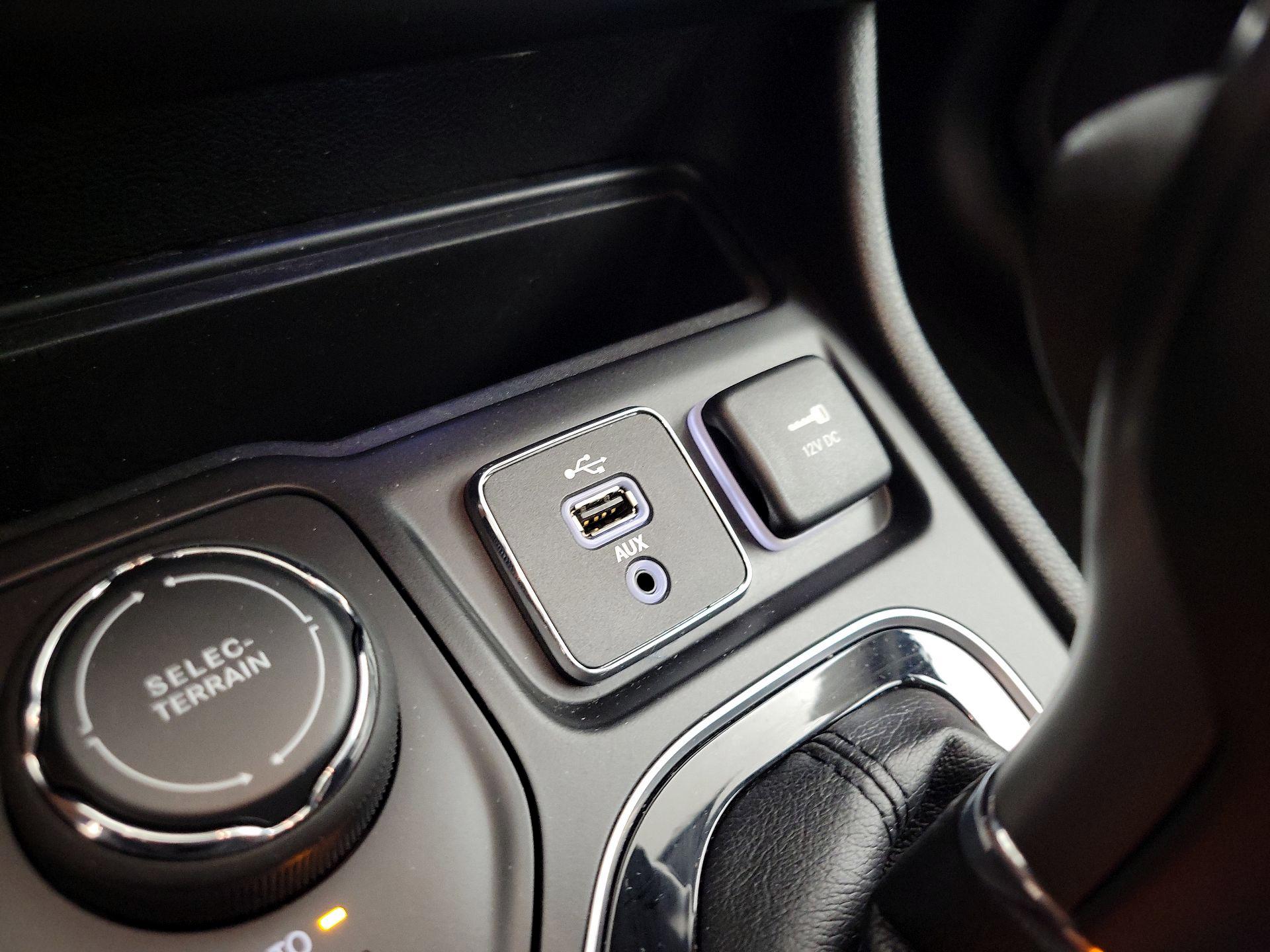 Thumbnail: 2019 Jeep Cherokee - 19