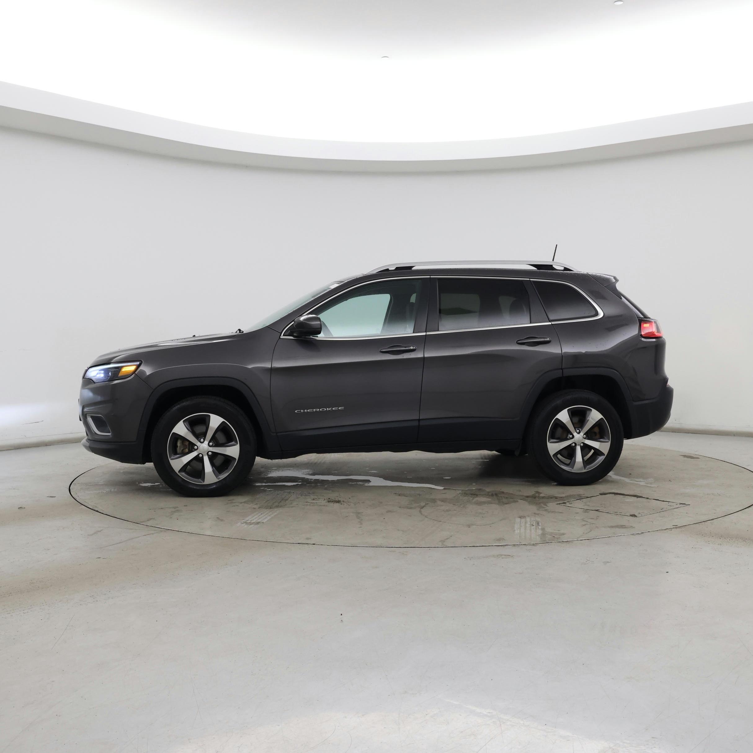 Thumbnail: 2019 Jeep Cherokee - 3