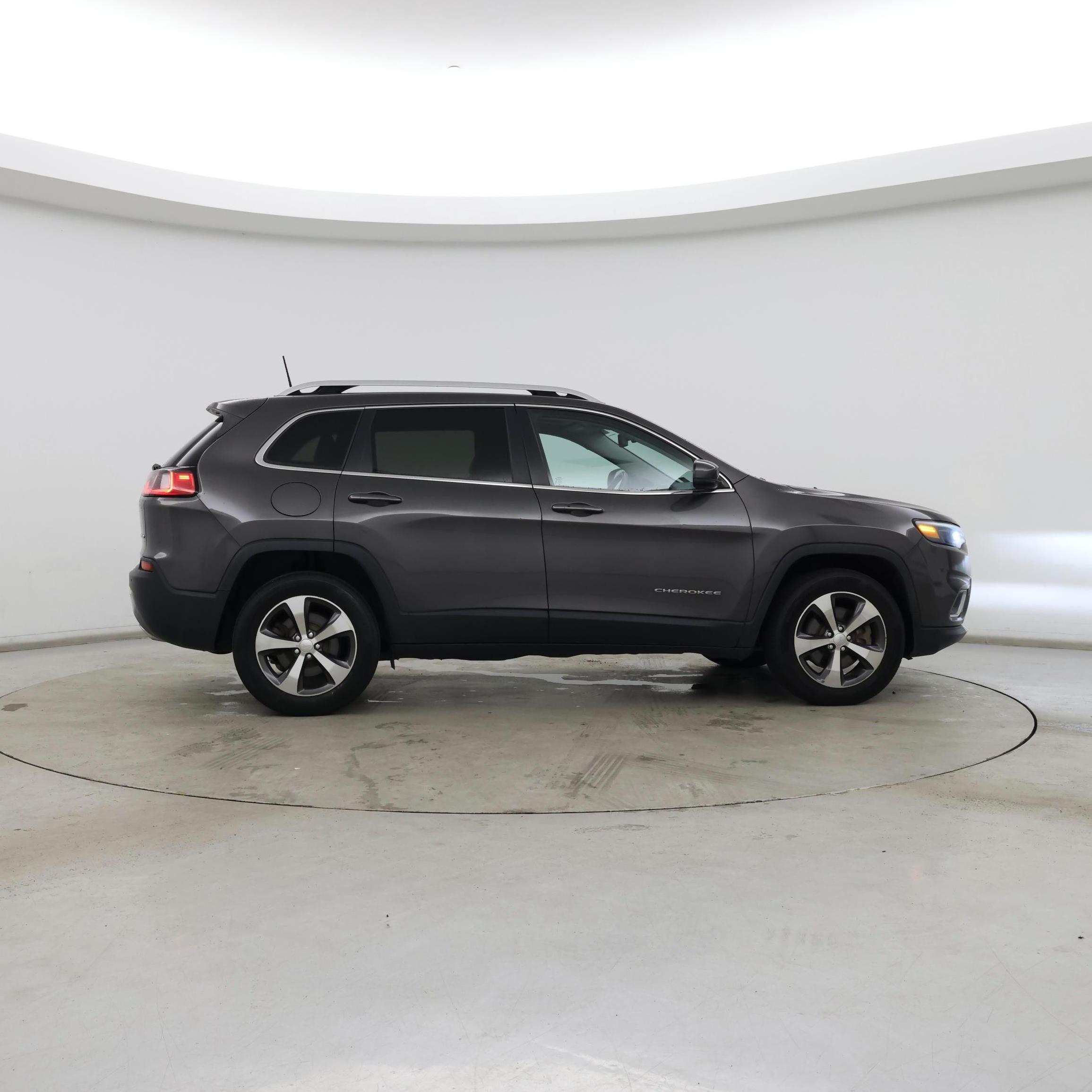 Thumbnail: 2019 Jeep Cherokee - 7