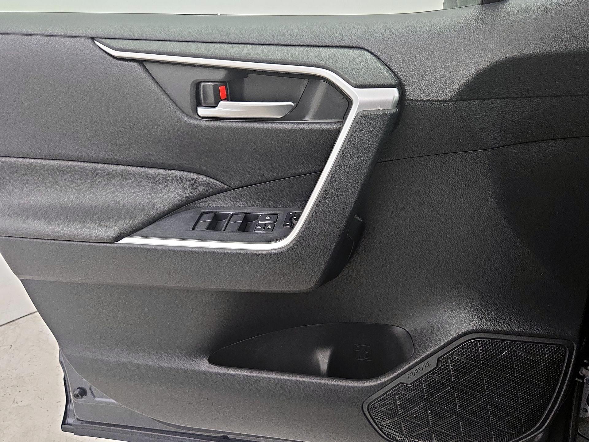 Thumbnail: 2019 Toyota RAV4 - 12