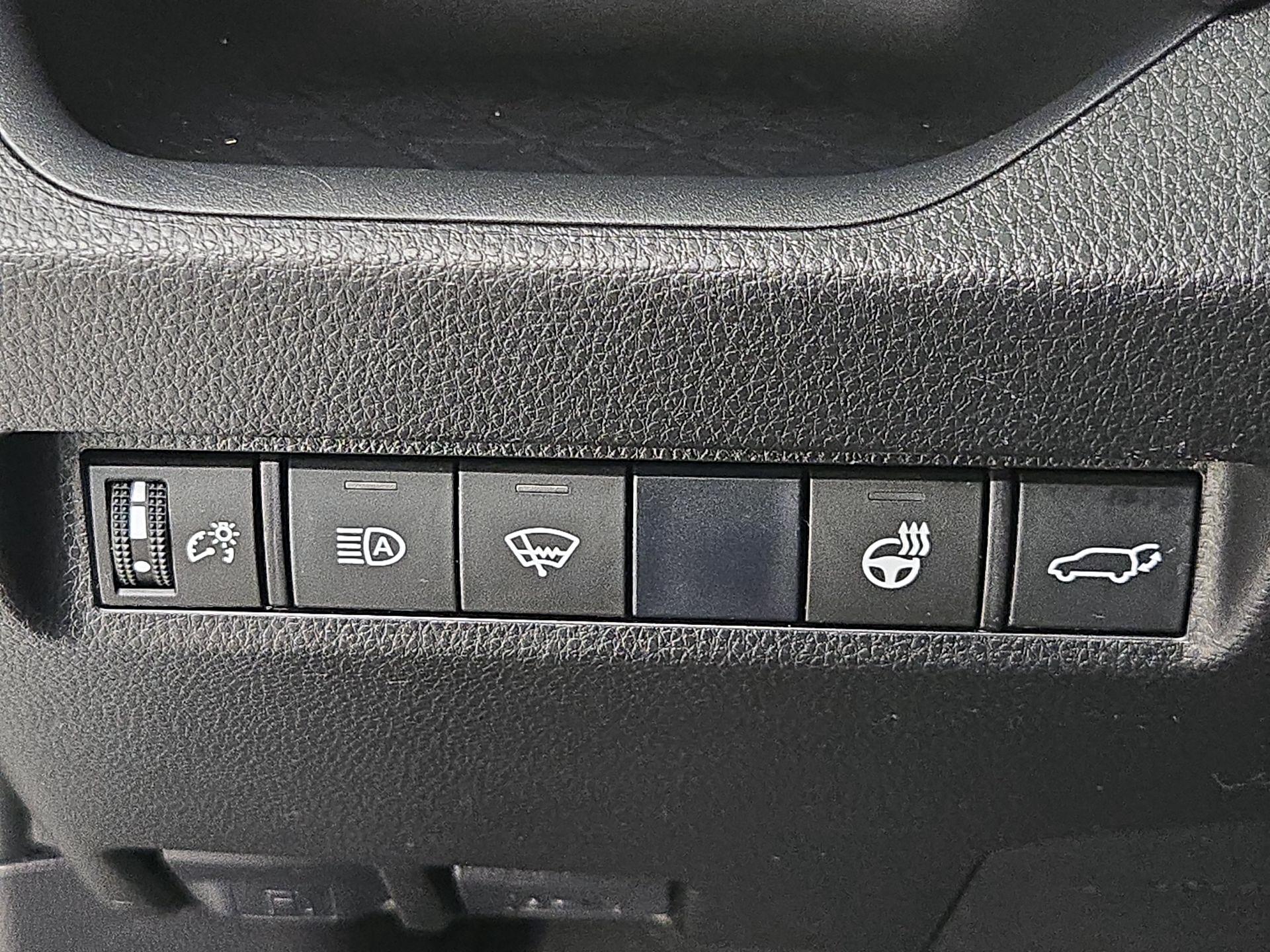 Thumbnail: 2019 Toyota RAV4 - 13
