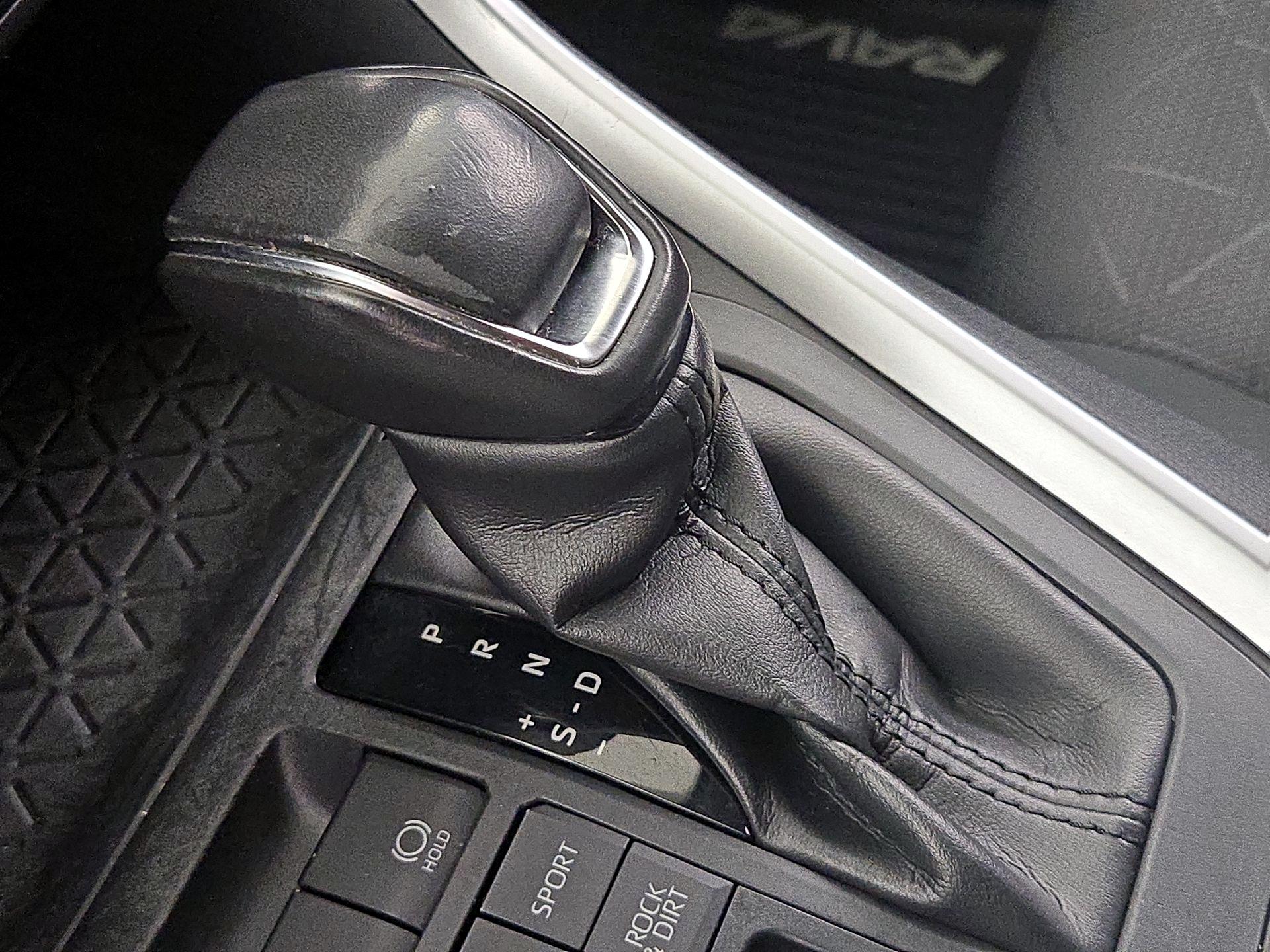 Thumbnail: 2019 Toyota RAV4 - 17