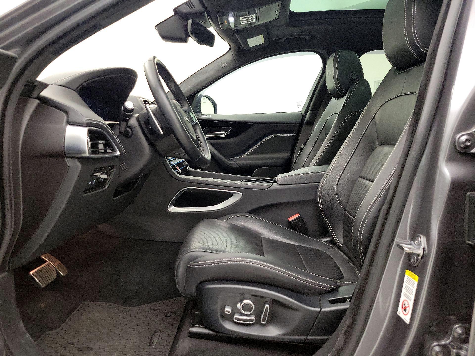 Thumbnail: 2019 Jaguar F-Pace - 11
