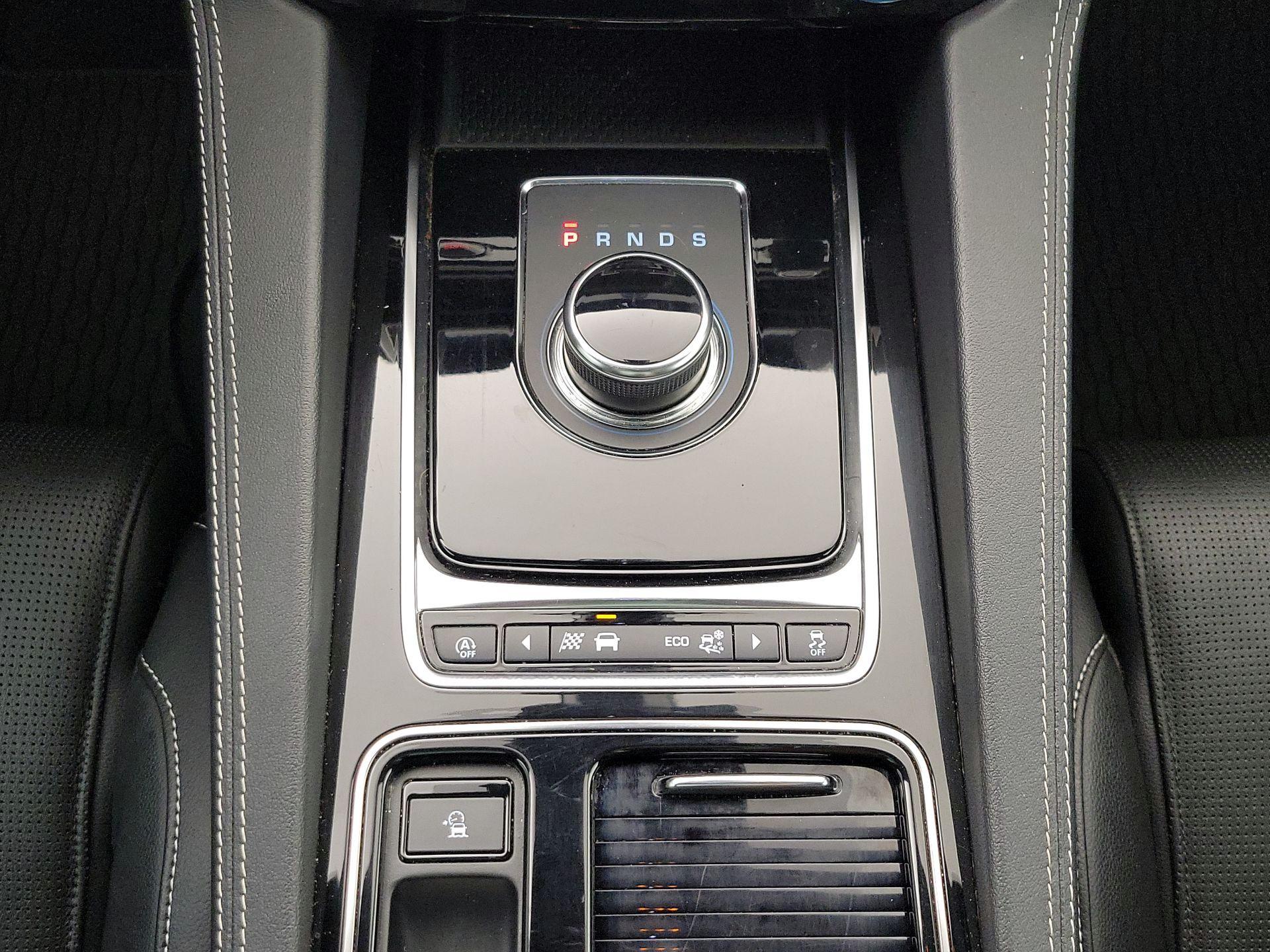 Thumbnail: 2019 Jaguar F-Pace - 18