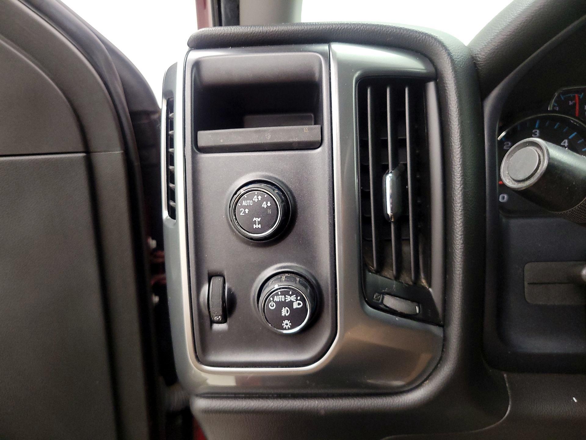 Thumbnail: 2015 Chevrolet Silverado 1500 - 13