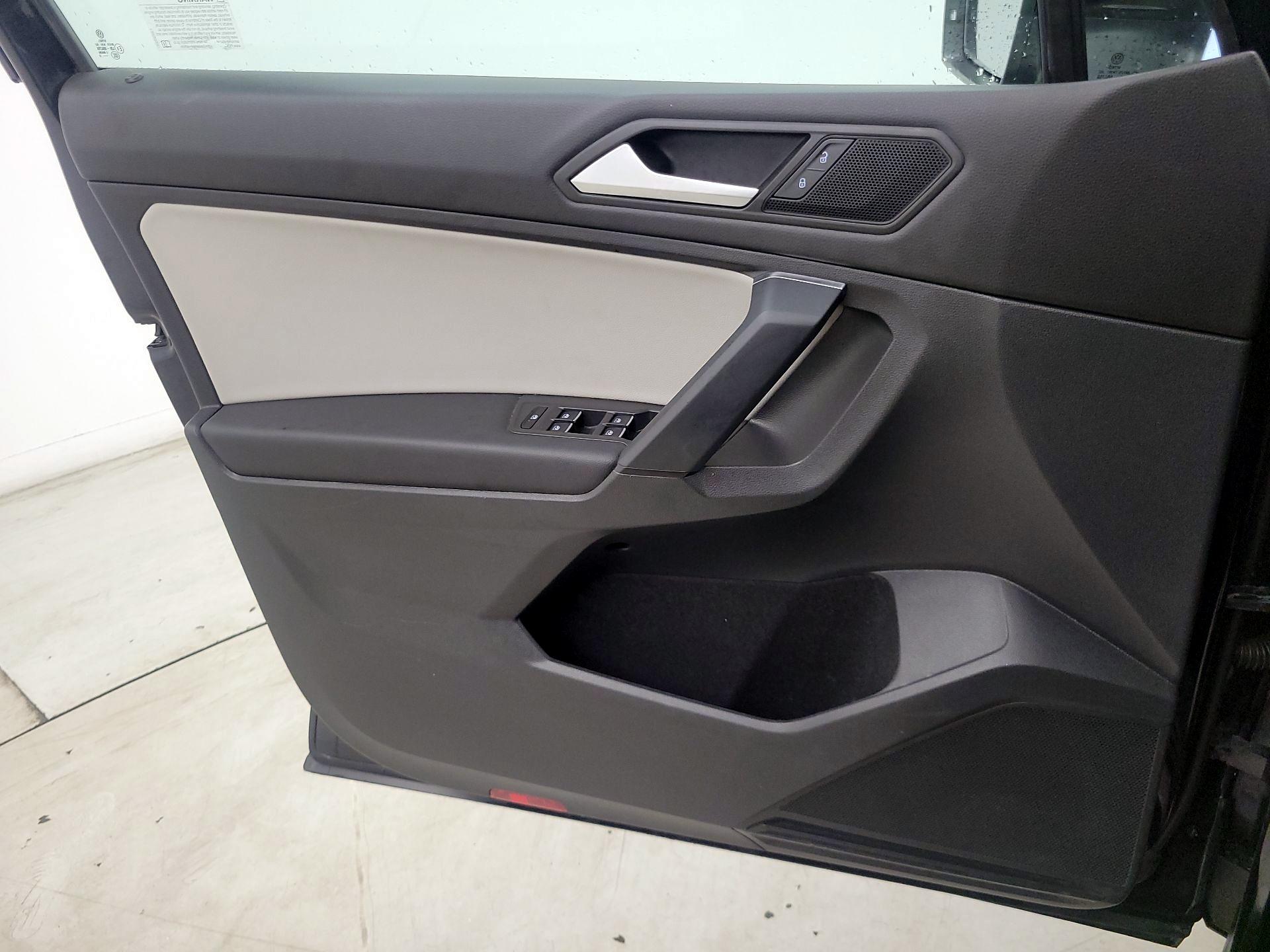 Thumbnail: 2019 Volkswagen Tiguan - 12