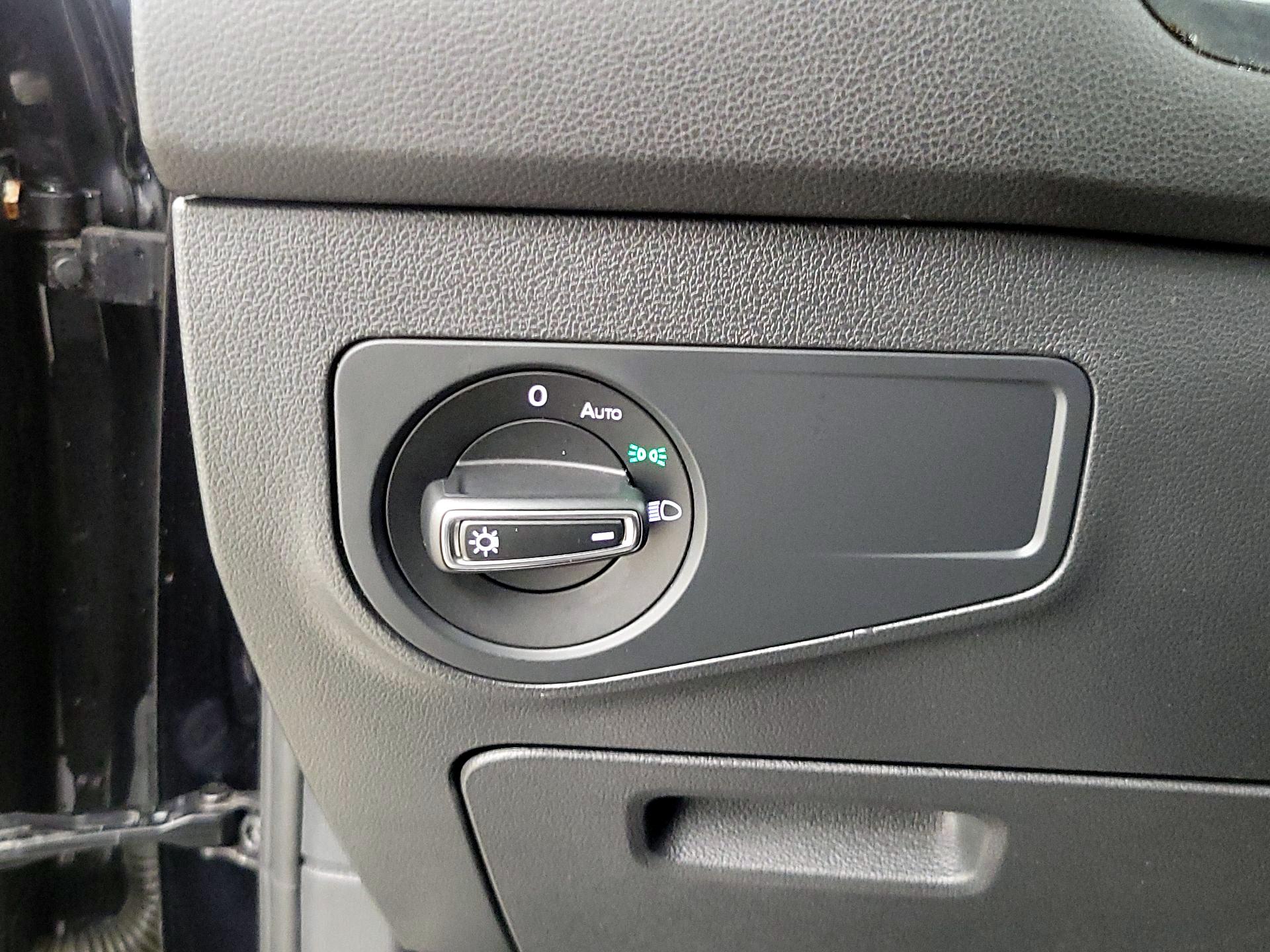 Thumbnail: 2019 Volkswagen Tiguan - 13