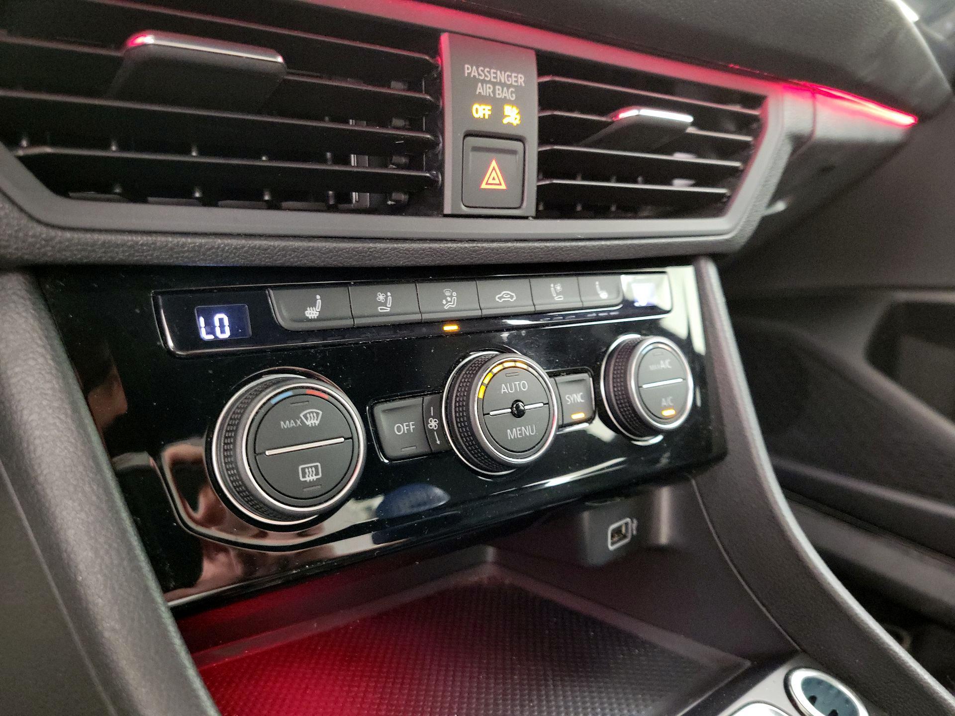 Thumbnail: 2019 Volkswagen Jetta - 16