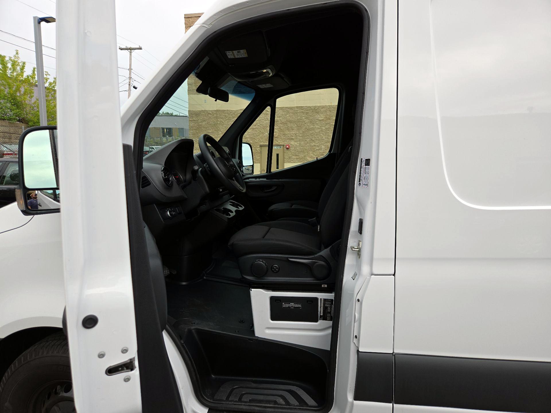 Thumbnail: 2024 Mercedes-Benz Sprinter - 9