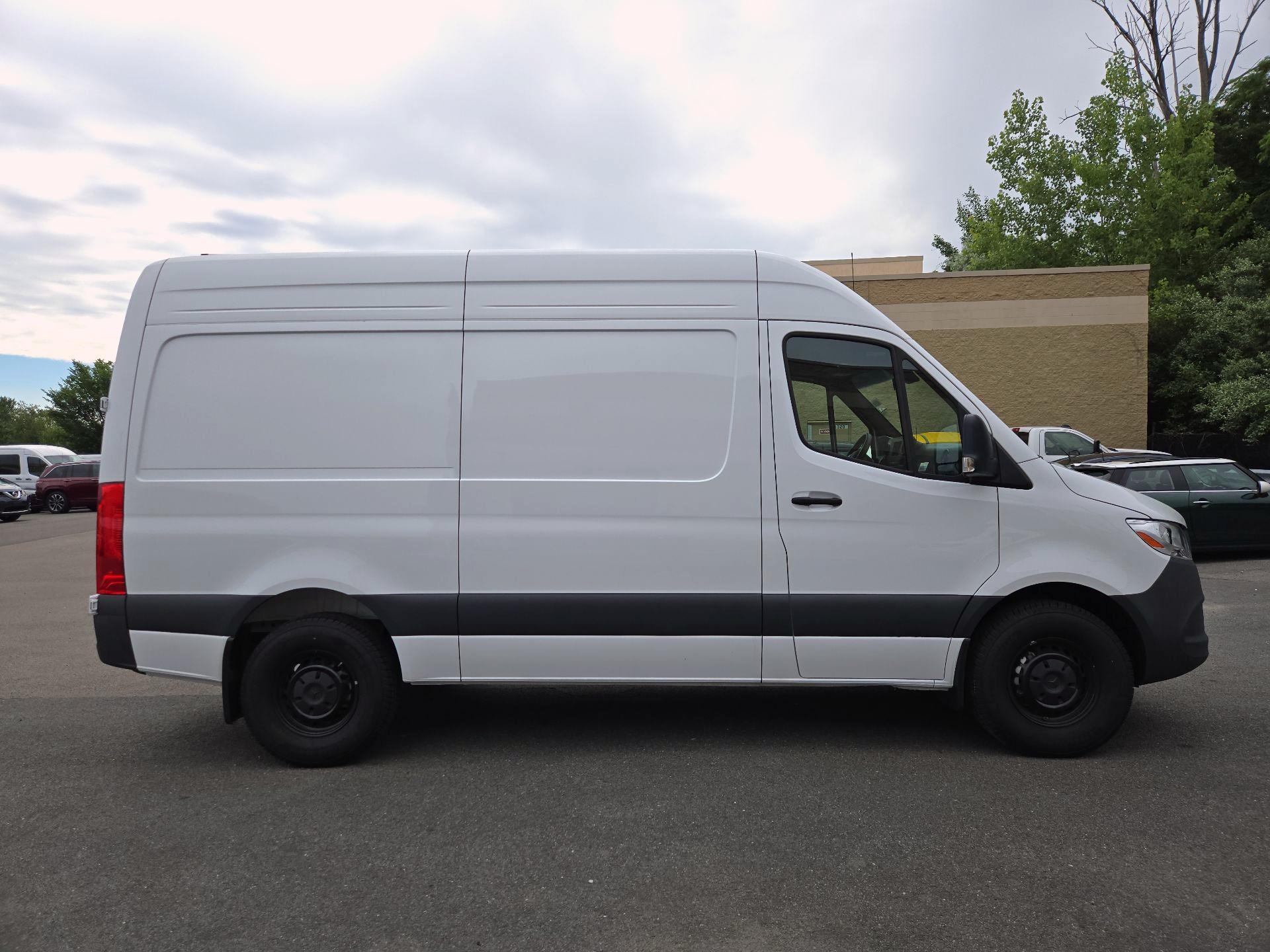 Thumbnail: 2024 Mercedes-Benz Sprinter - 4