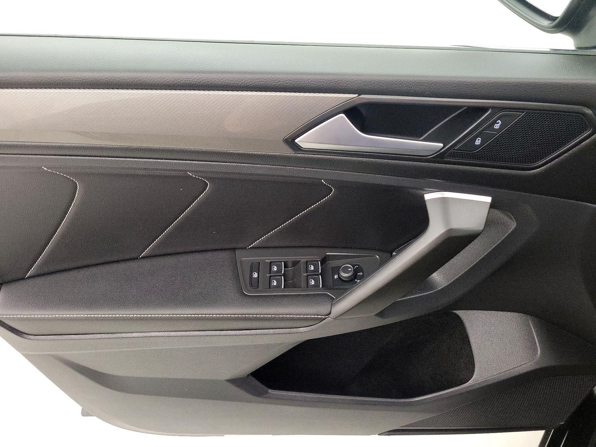 Thumbnail: 2022 Volkswagen Tiguan - 12