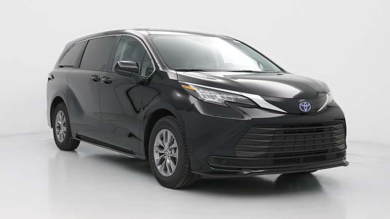2023 Toyota Sienna LE Hero Image