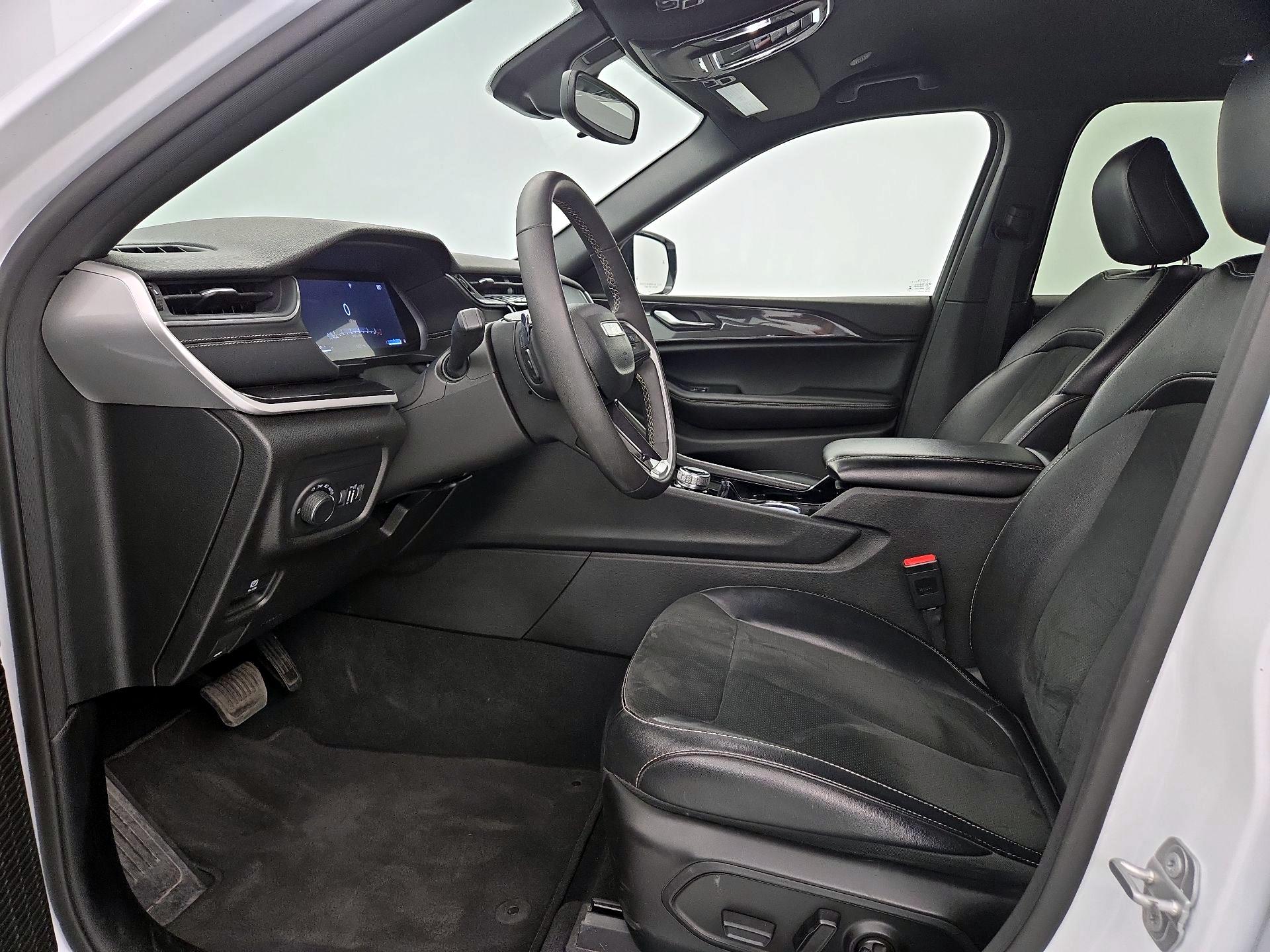 Thumbnail: 2023 Jeep Grand Cherokee - 11