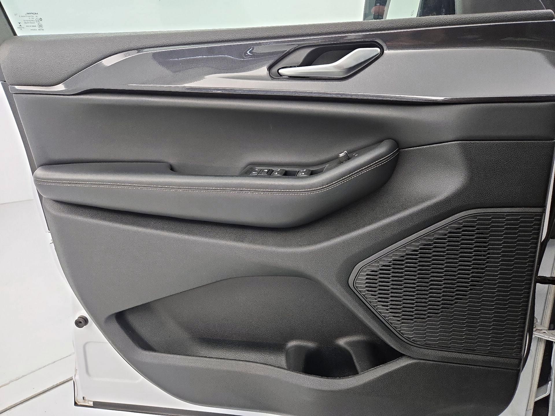 Thumbnail: 2023 Jeep Grand Cherokee - 12