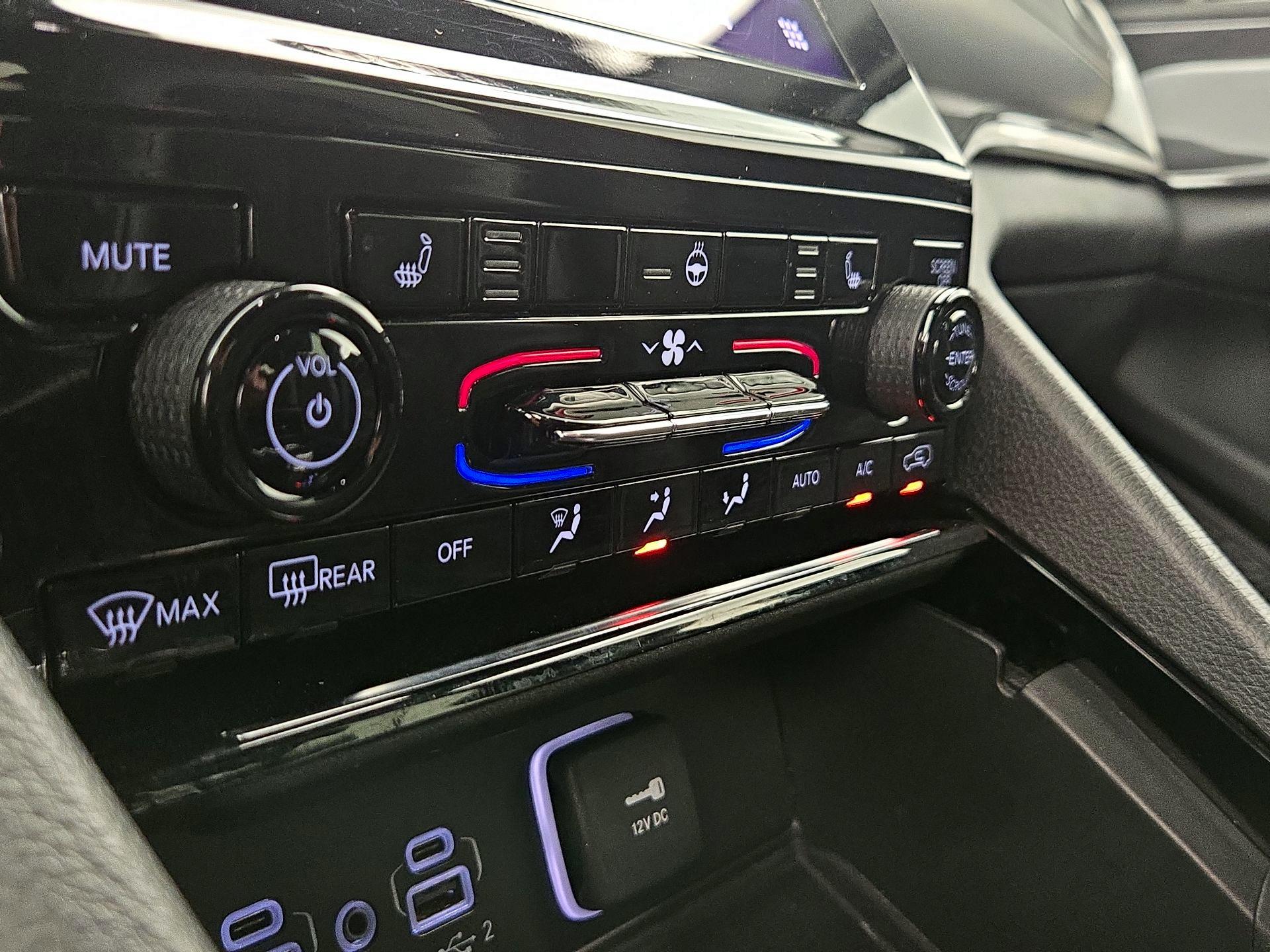 Thumbnail: 2023 Jeep Grand Cherokee - 16