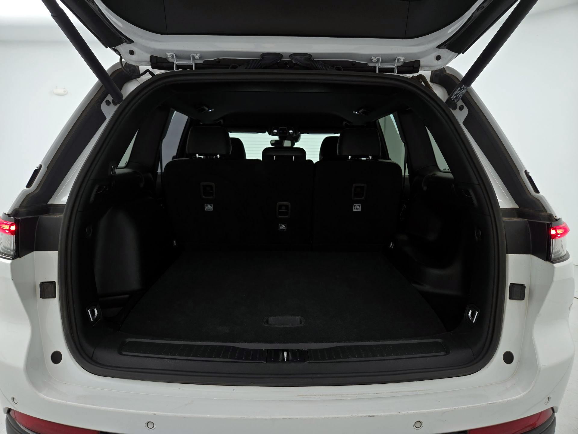 Thumbnail: 2023 Jeep Grand Cherokee - 20