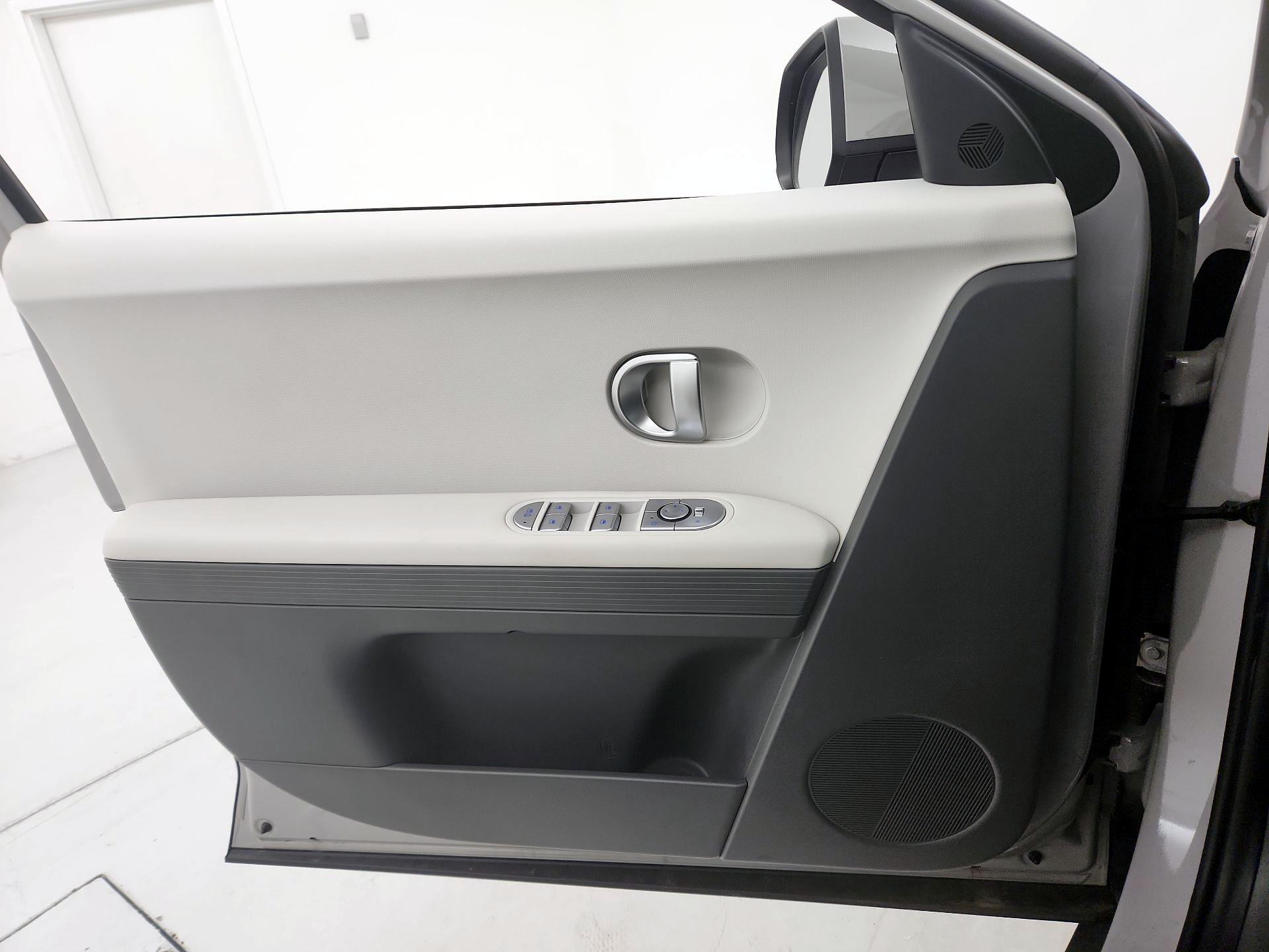 Thumbnail: 2023 Hyundai Ioniq 5 - 12