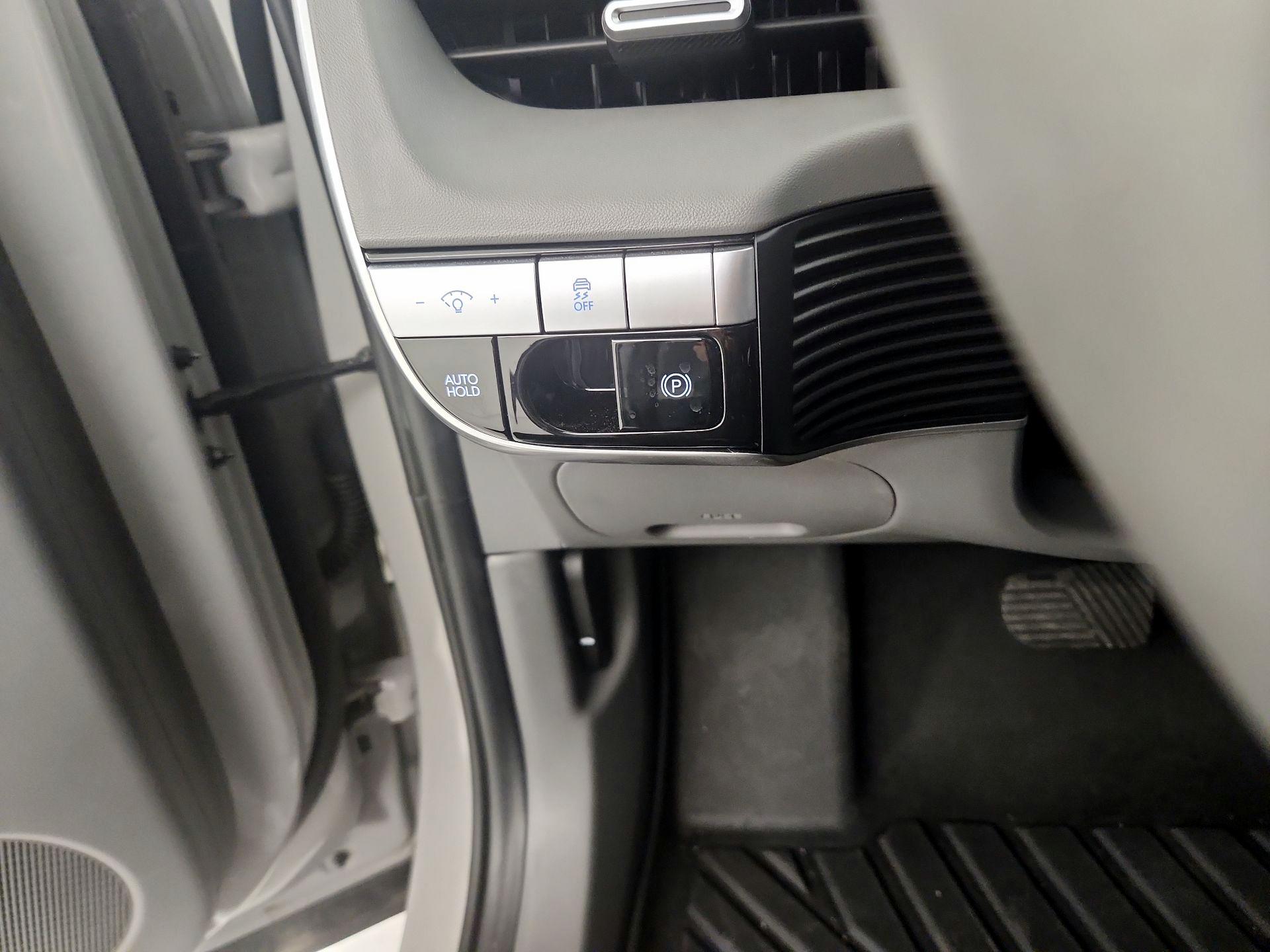 Thumbnail: 2023 Hyundai Ioniq 5 - 13