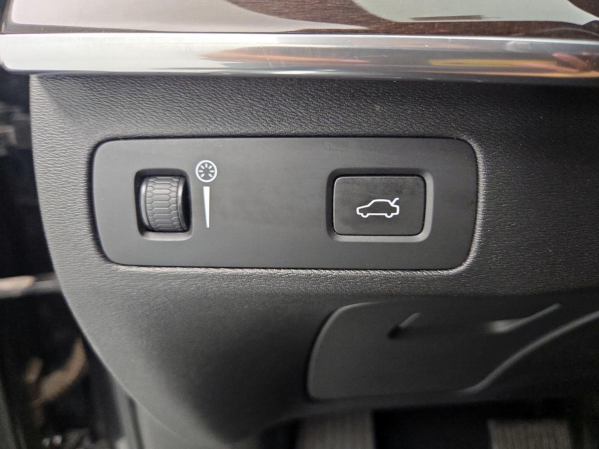 Thumbnail: 2019 Volvo XC90 - 13