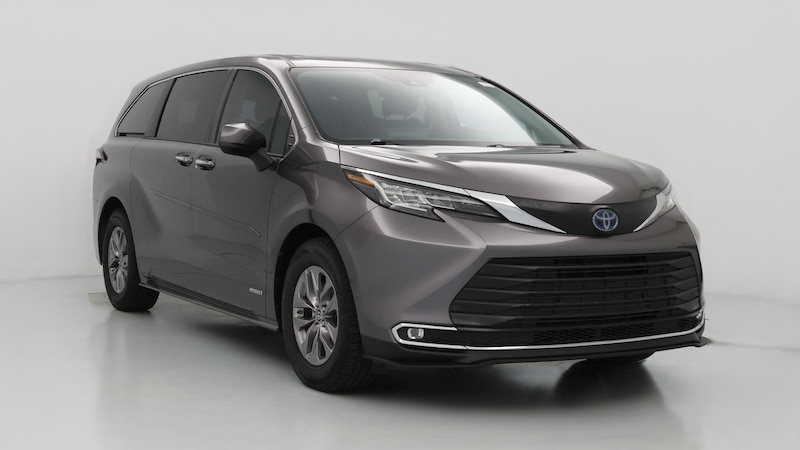 2021 Toyota Sienna XLE Hero Image