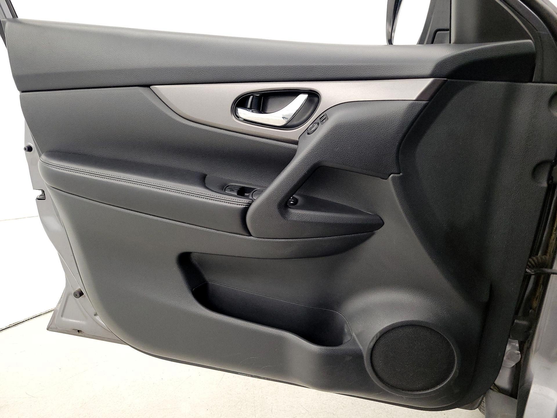 Thumbnail: 2015 Nissan Rogue - 12