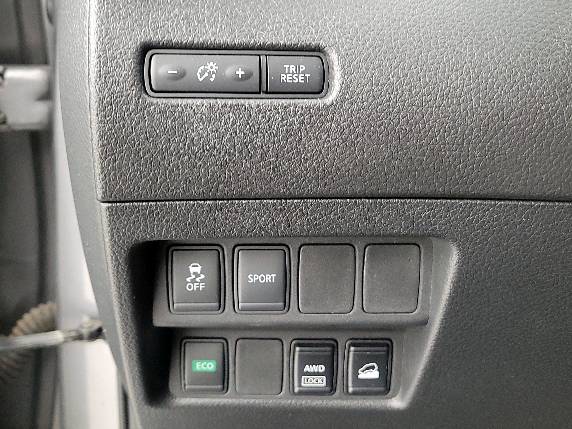 Thumbnail: 2015 Nissan Rogue - 13