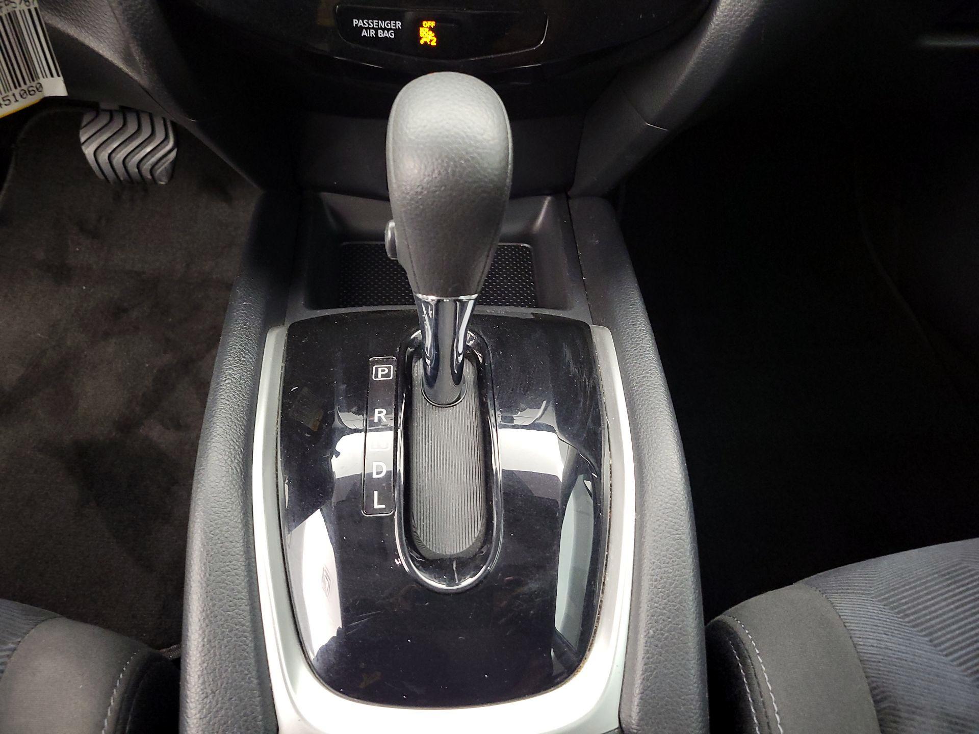 Thumbnail: 2015 Nissan Rogue - 17