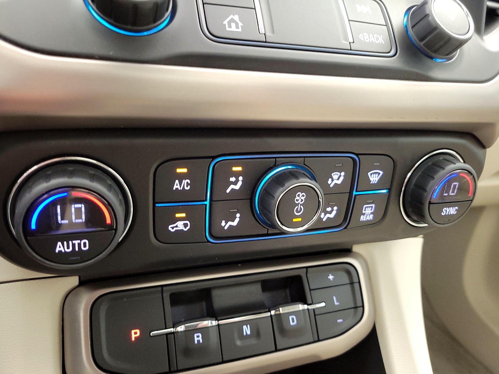 Thumbnail: 2022 GMC Acadia - 17