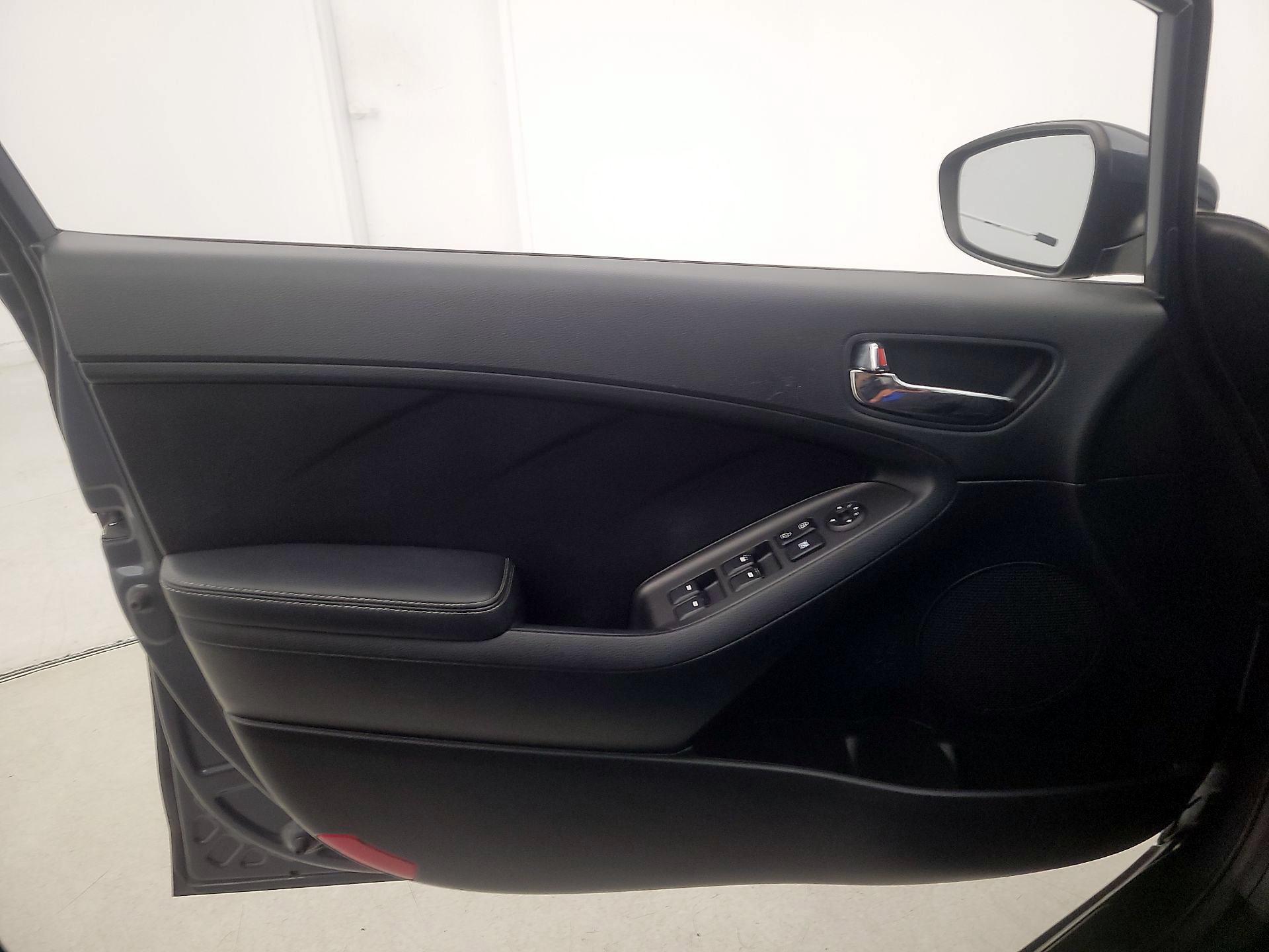 Thumbnail: 2016 Kia Forte - 12