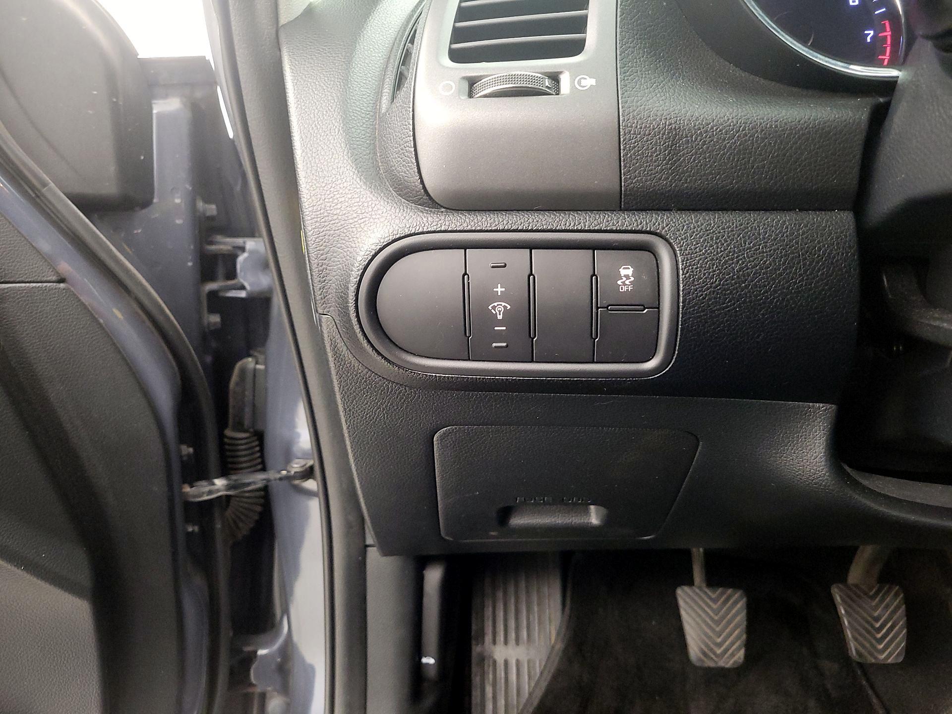 Thumbnail: 2016 Kia Forte - 13