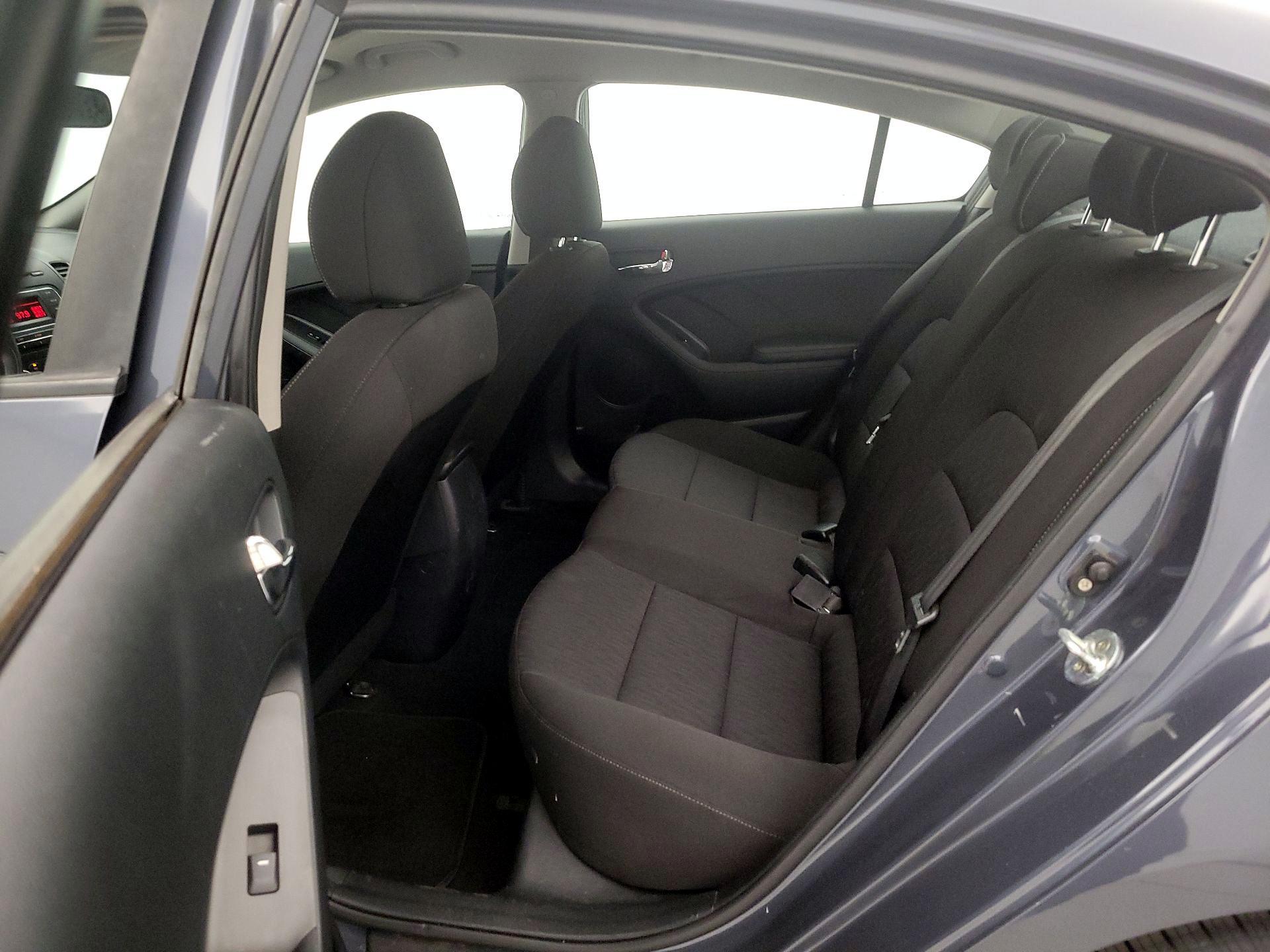 Thumbnail: 2016 Kia Forte - 18