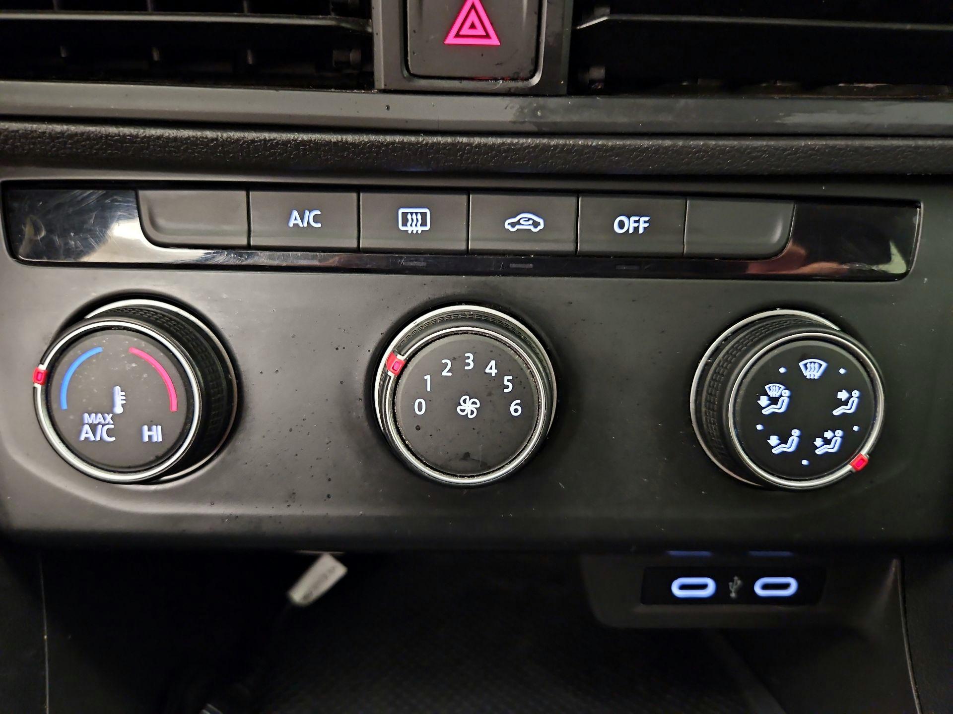 Thumbnail: 2021 Volkswagen Jetta - 16