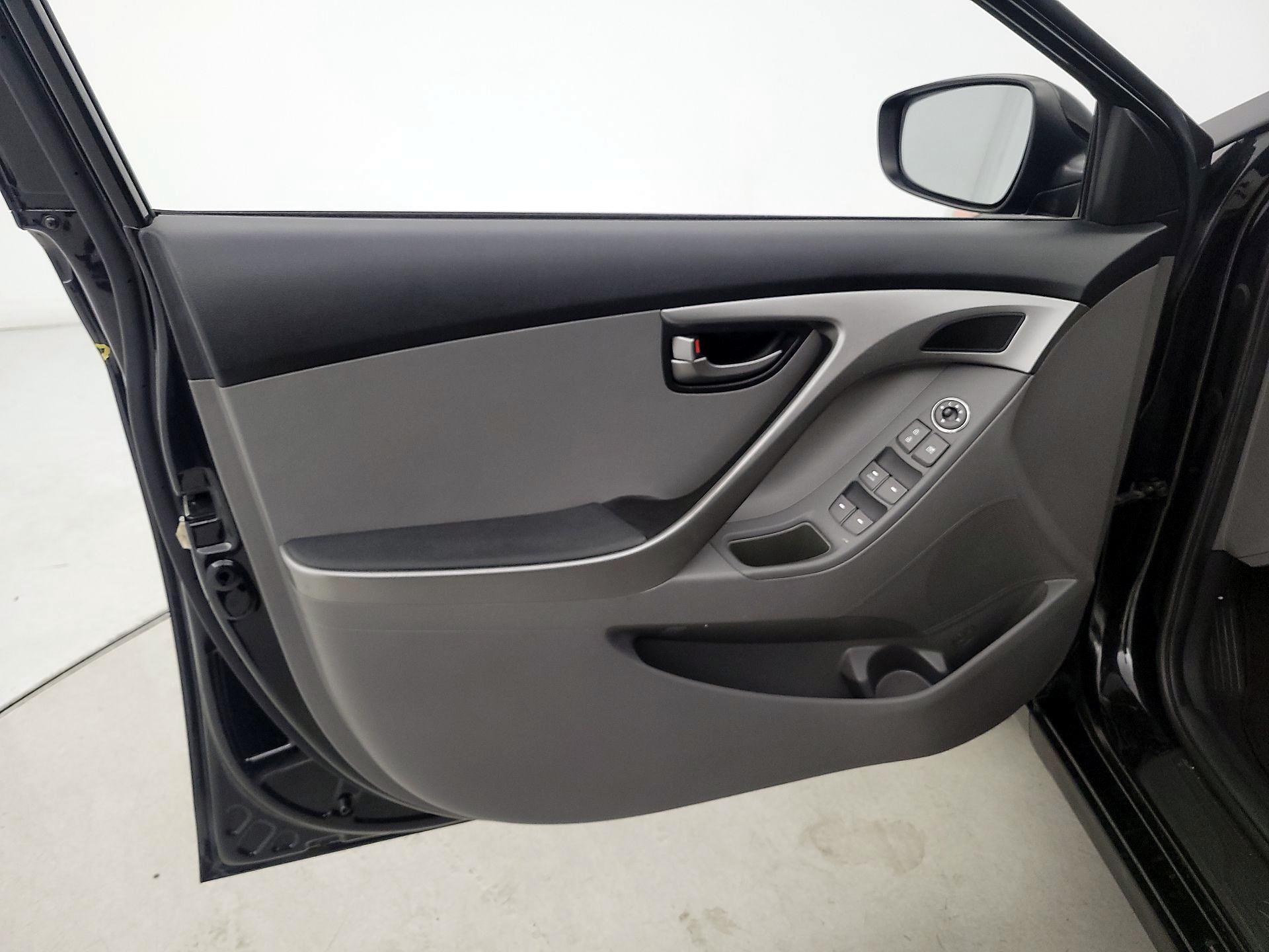 Thumbnail: 2013 Hyundai Elantra - 12