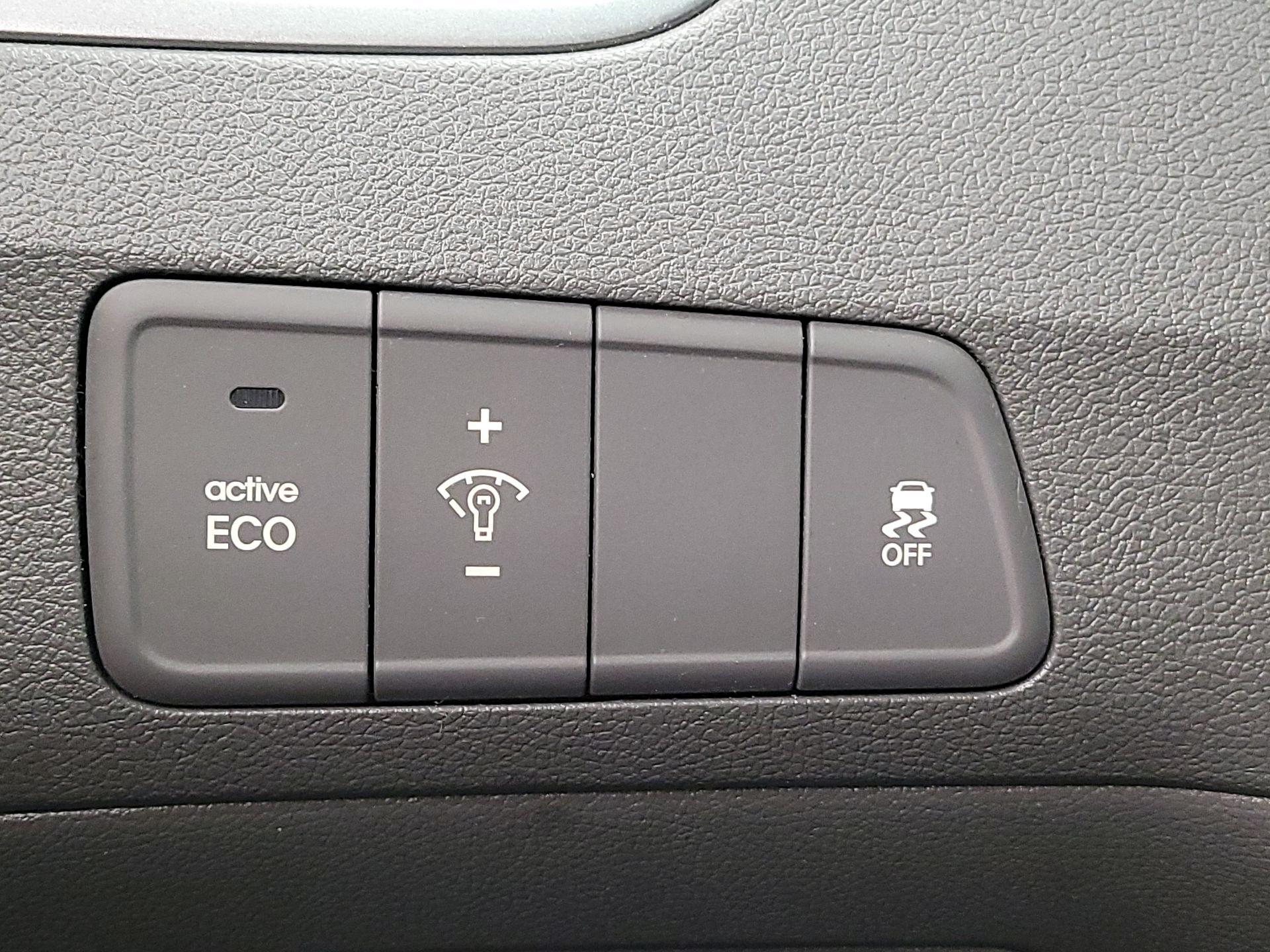 Thumbnail: 2013 Hyundai Elantra - 13