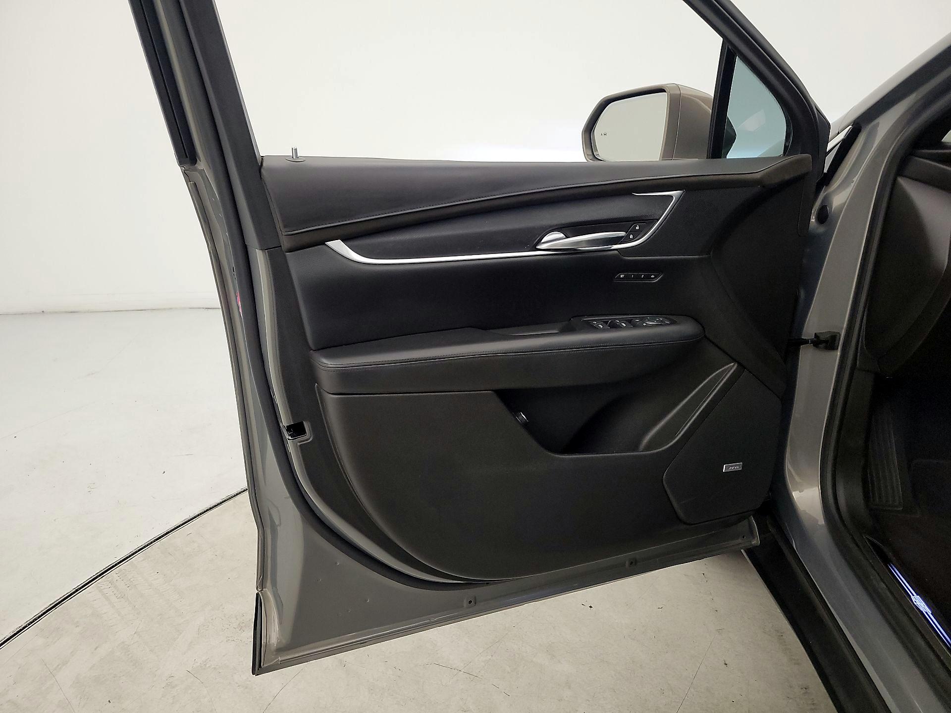 Thumbnail: 2017 Cadillac XT5 - 12