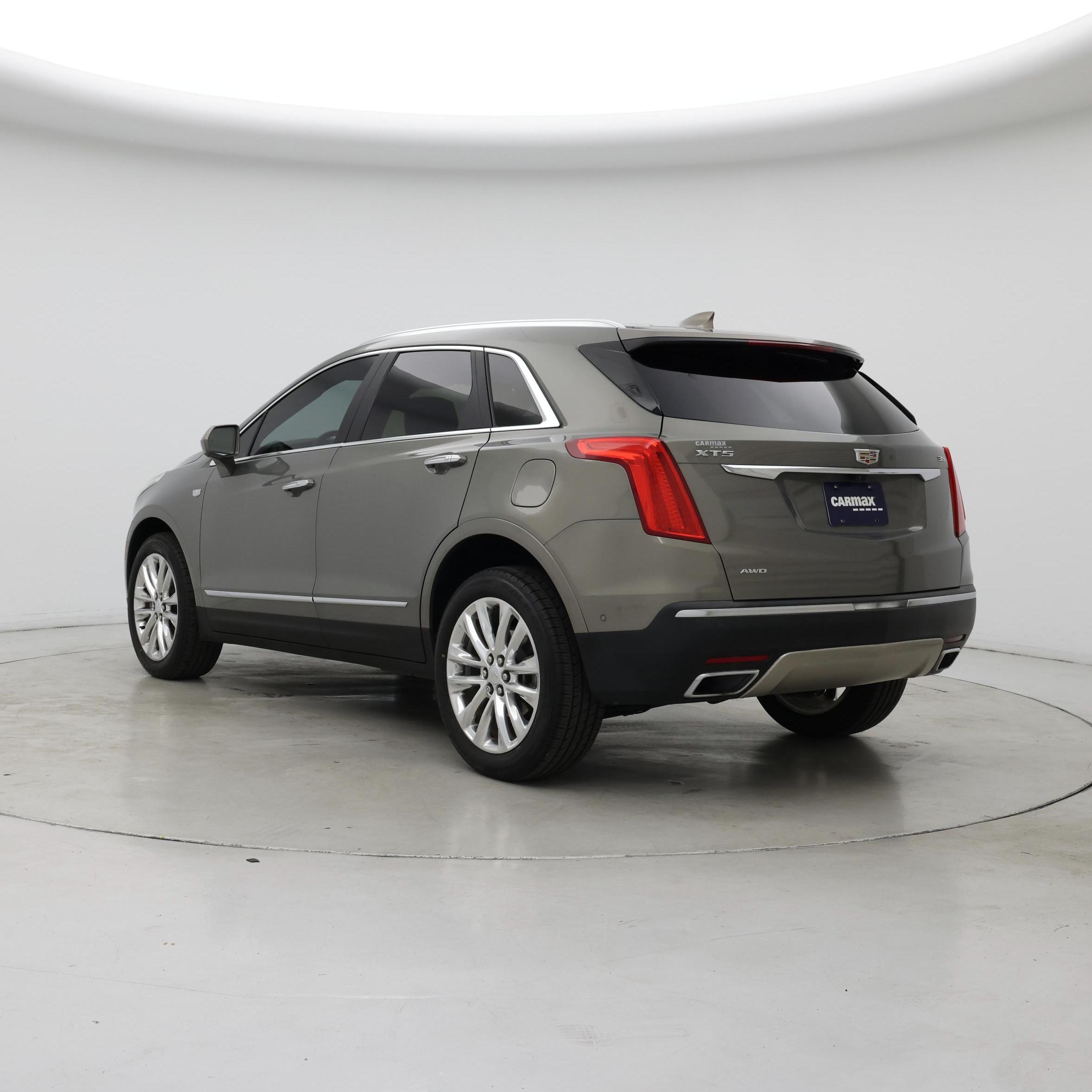 Thumbnail: 2017 Cadillac XT5 - 2