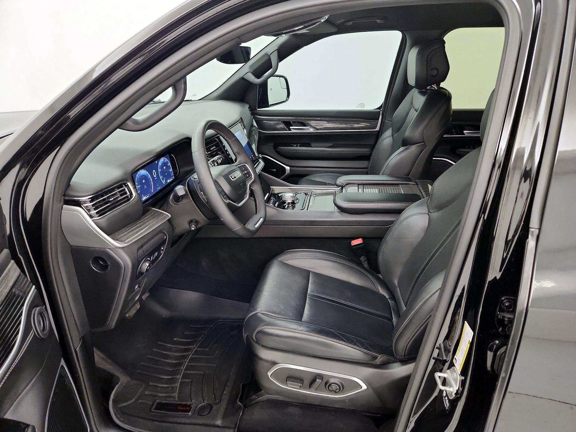 Thumbnail: 2022 Jeep Wagoneer - 11